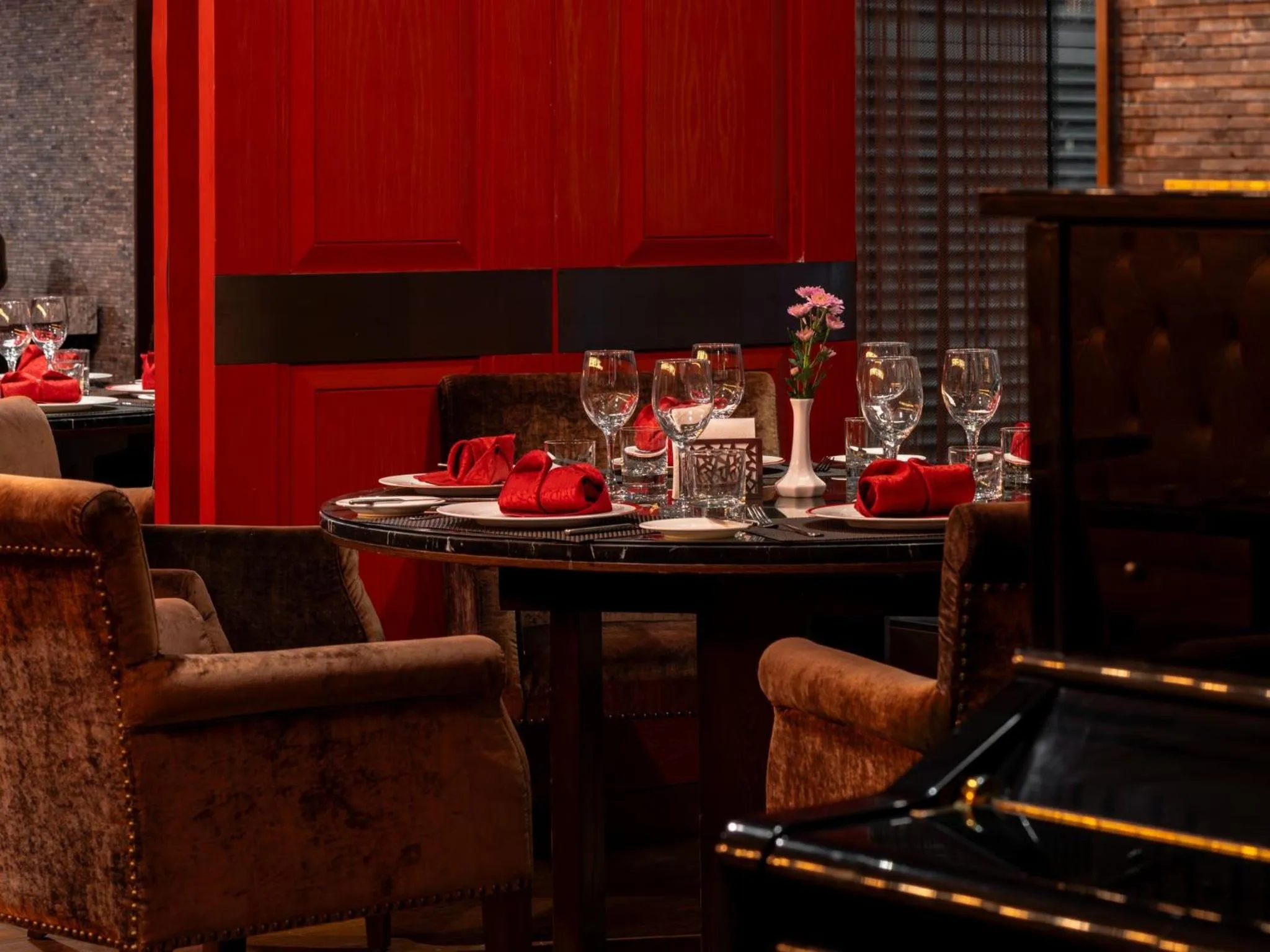 Restaurant/places to eat in Crowne Plaza Kunming City Centre by IHG