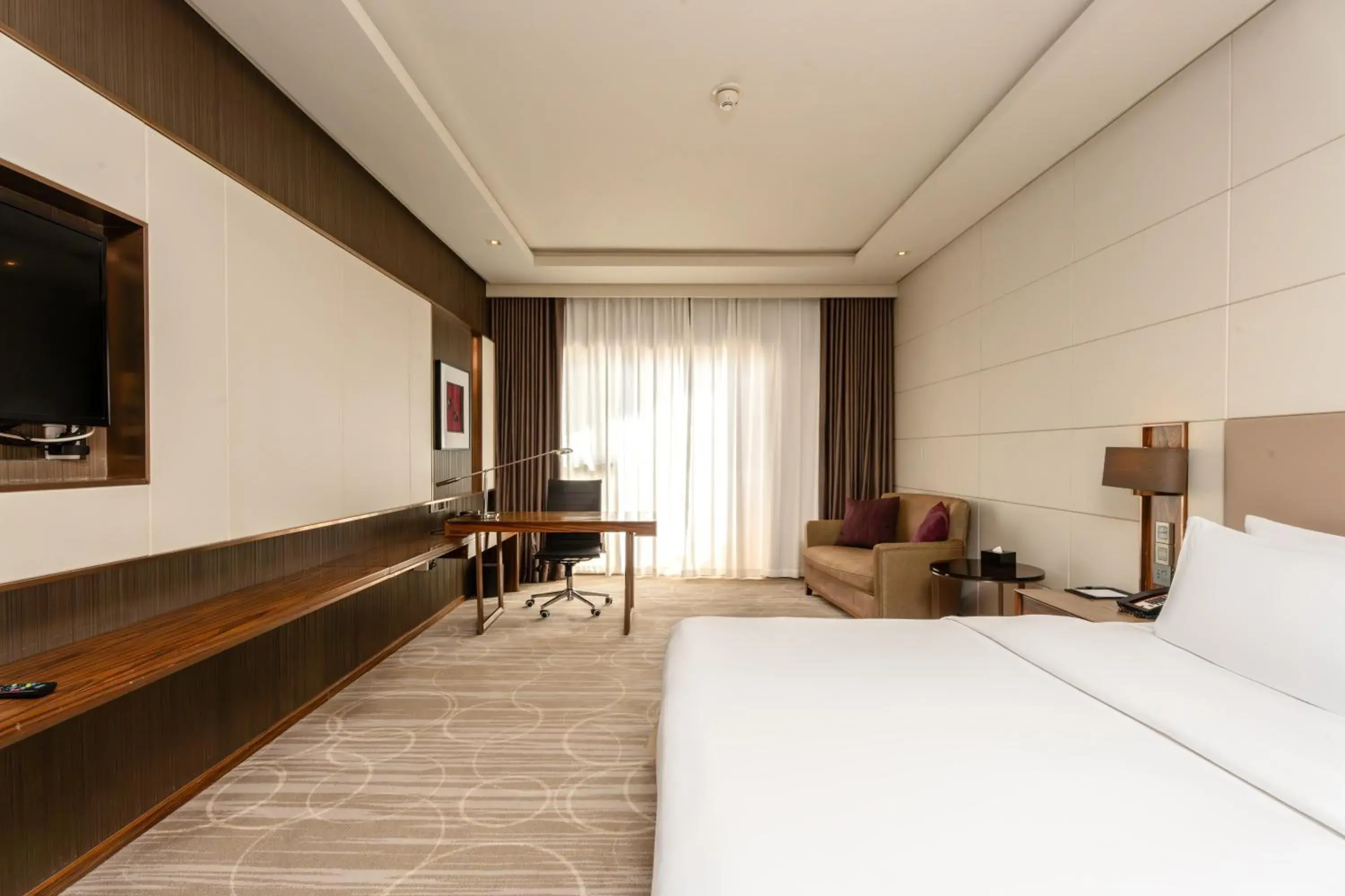 Photo of the whole room, Bed in Crowne Plaza Kunming City Centre by IHG Photo of the whole room, Bed in Crowne Plaza Kunming City Centre by IHG