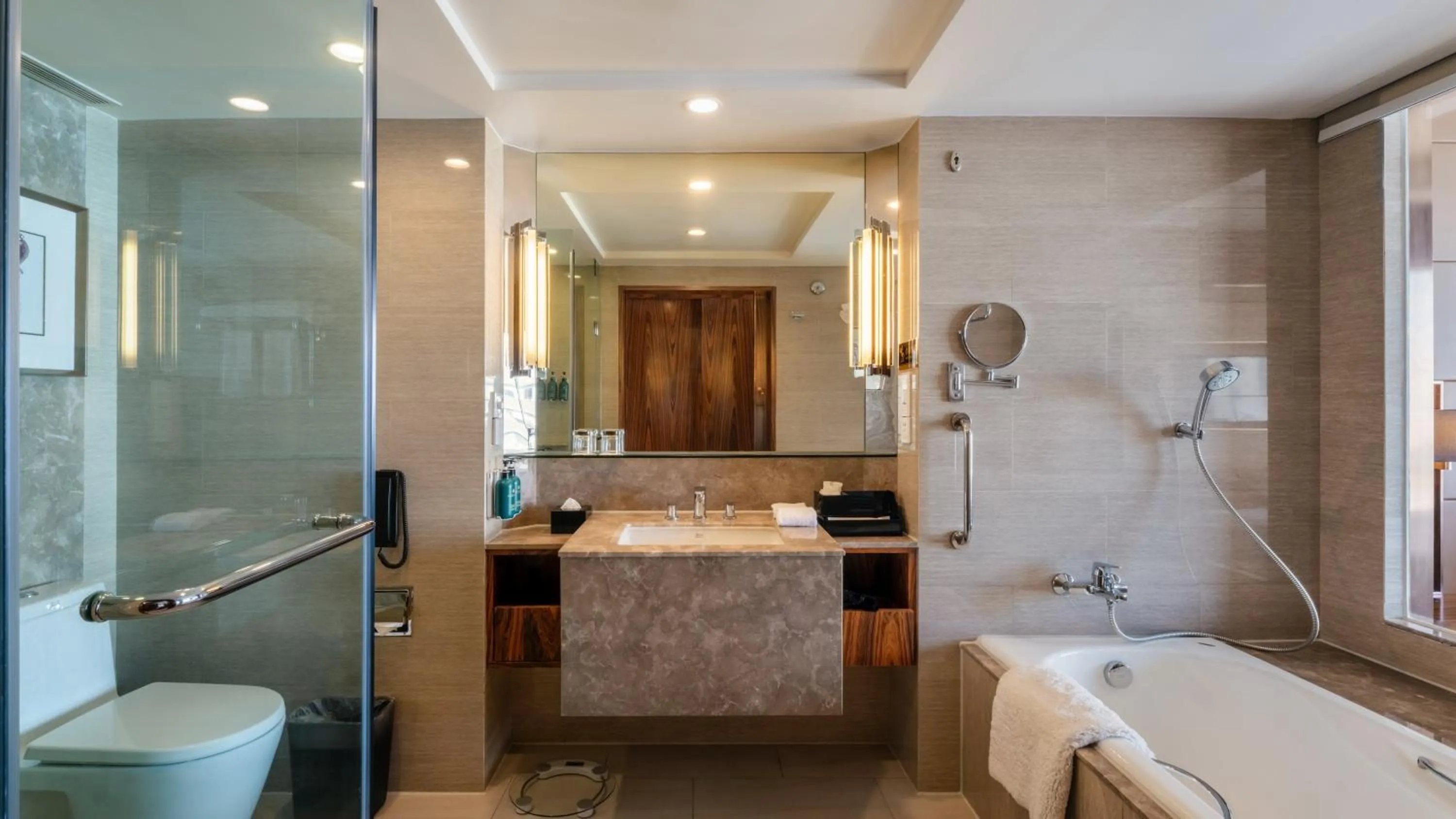 Toilet in Crowne Plaza Kunming City Centre by IHG