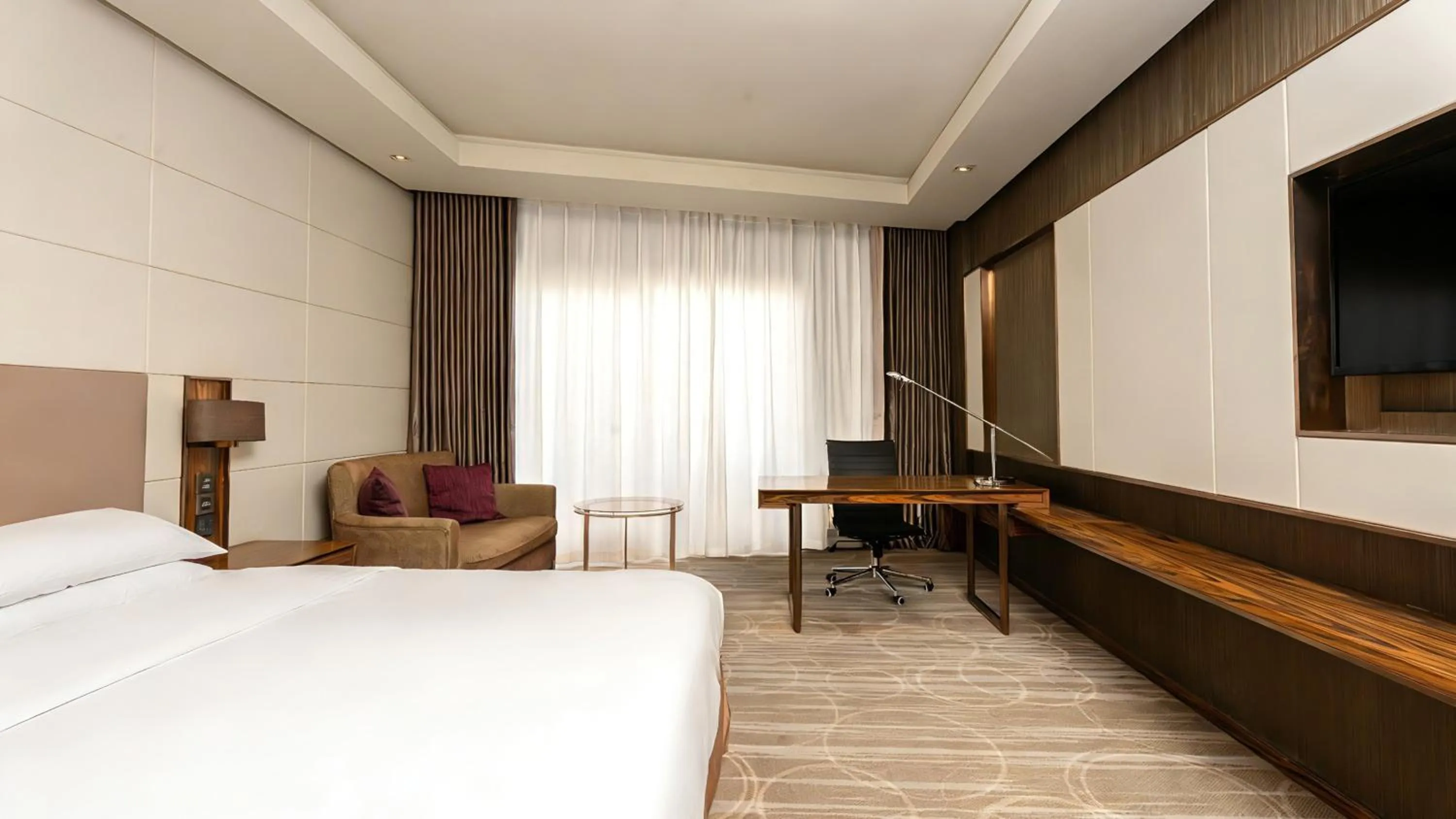 Photo of the whole room, Bed in Crowne Plaza Kunming City Centre by IHG