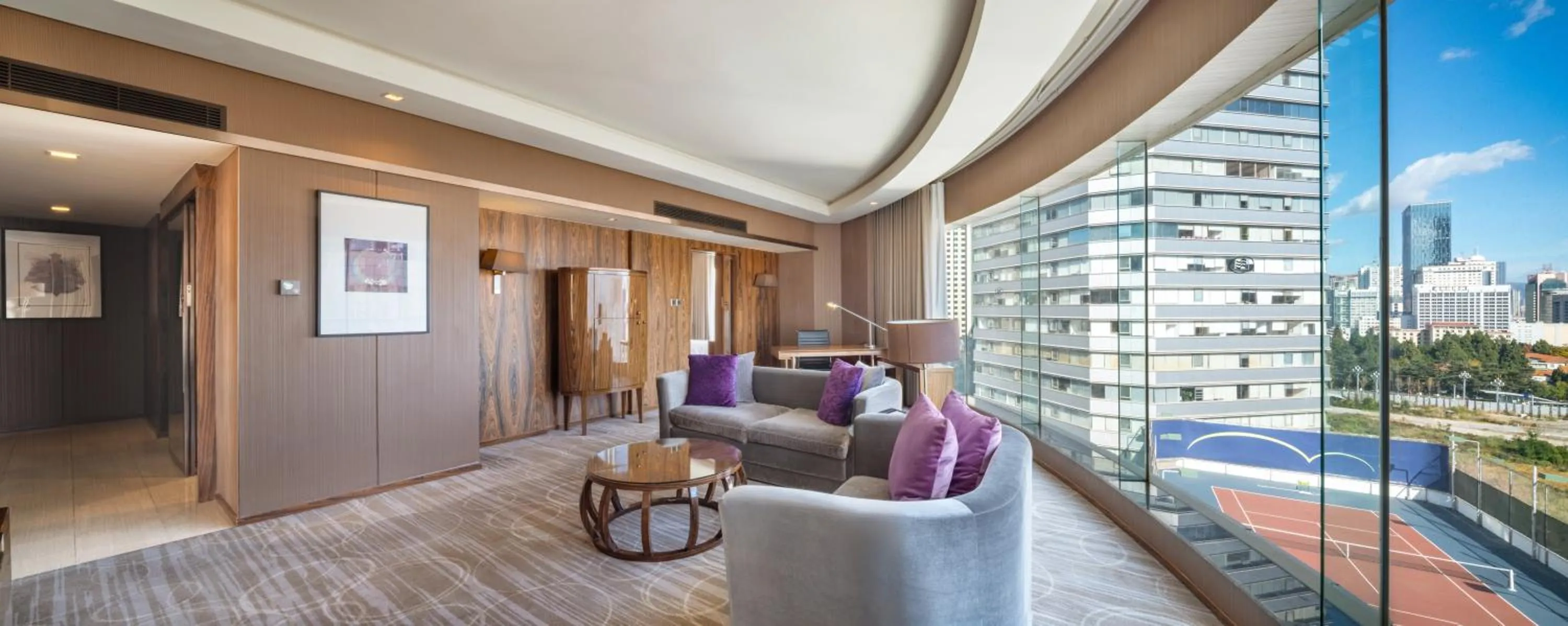 Living room in Crowne Plaza Kunming City Centre by IHG