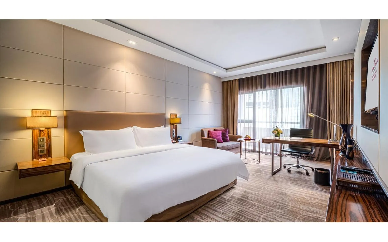 Photo of the whole room, Bed in Crowne Plaza Kunming City Centre by IHG