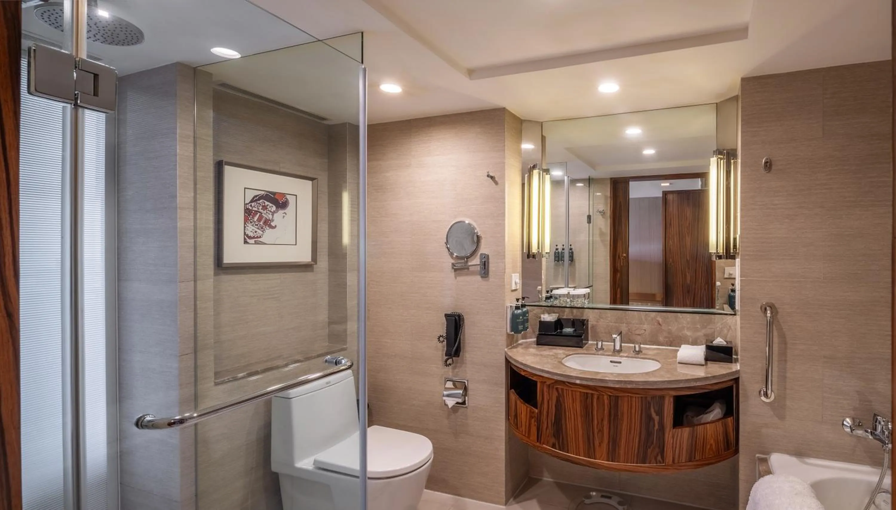 Toilet in Crowne Plaza Kunming City Centre by IHG