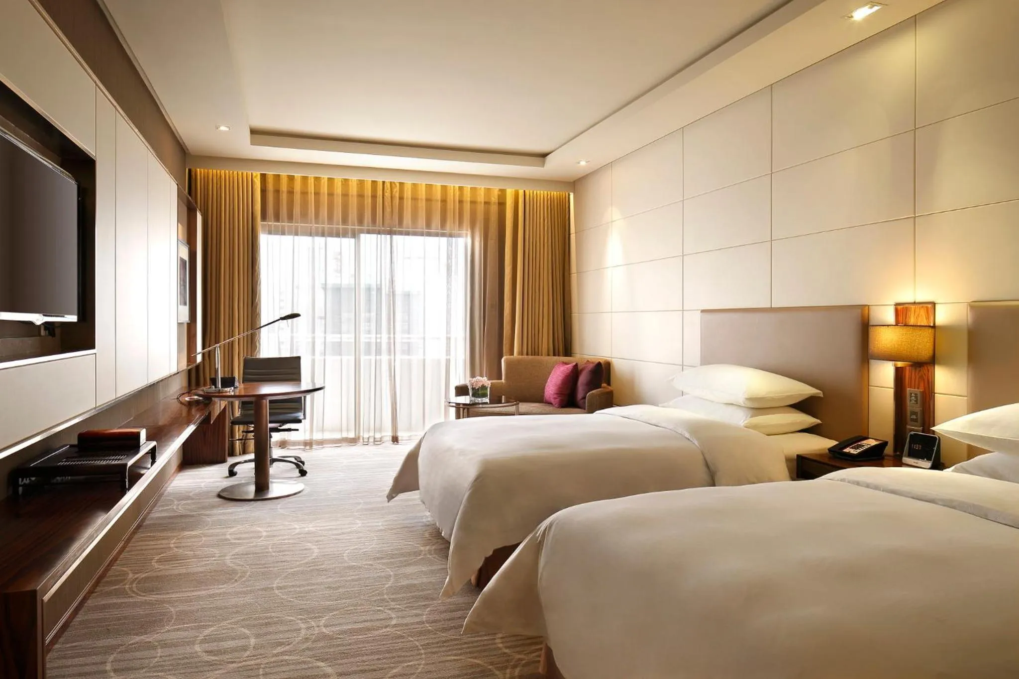 Photo of the whole room, Bed in Crowne Plaza Kunming City Centre by IHG