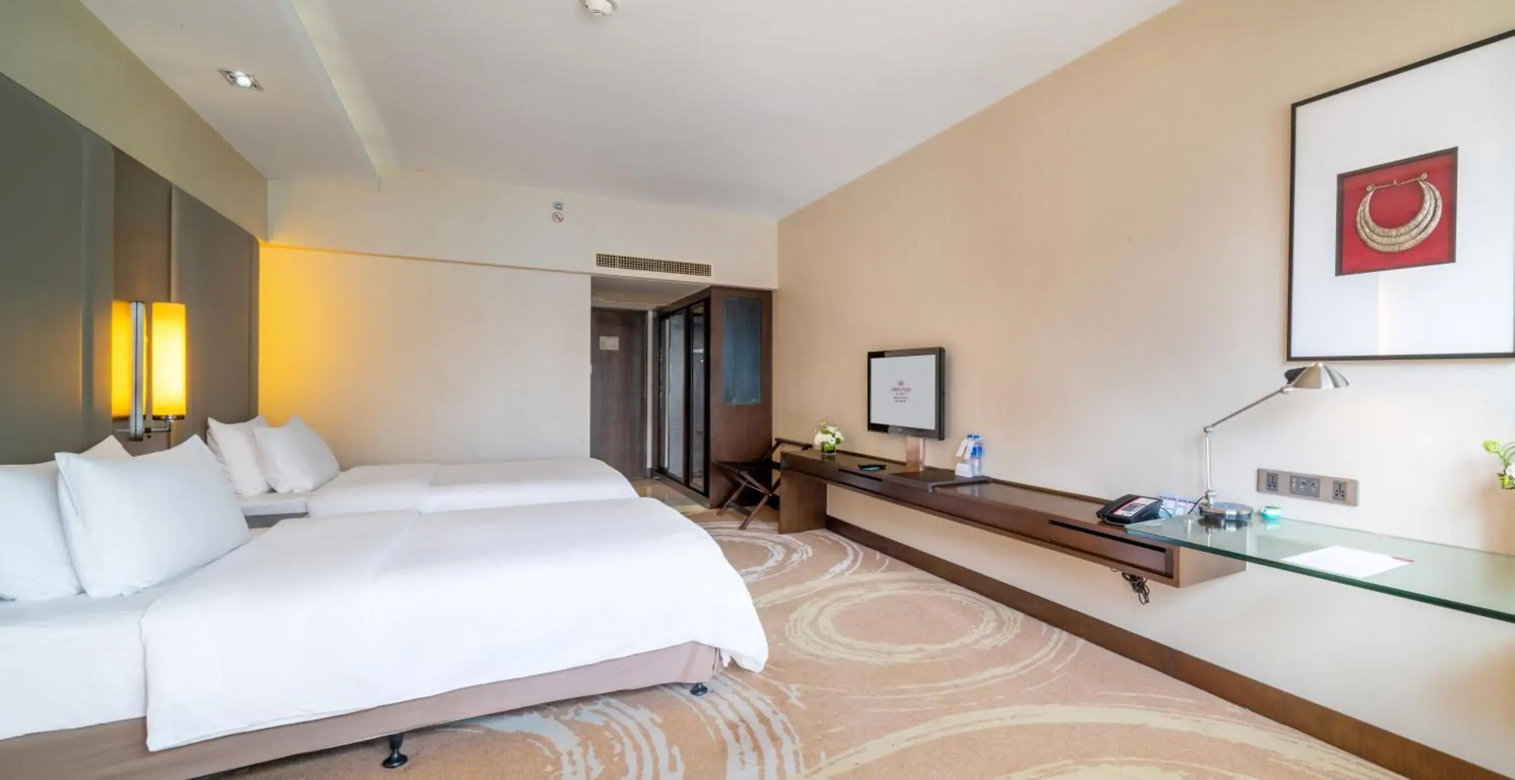 Photo of the whole room, Bed in Crowne Plaza Kunming City Centre by IHG Photo of the whole room, Bed in Crowne Plaza Kunming City Centre by IHG