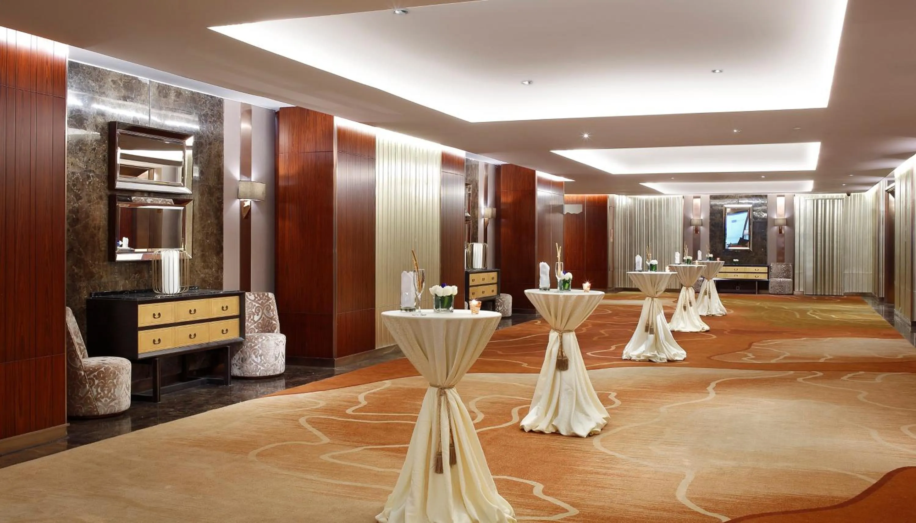 Meeting/conference room in Crowne Plaza Kunming City Centre by IHG
