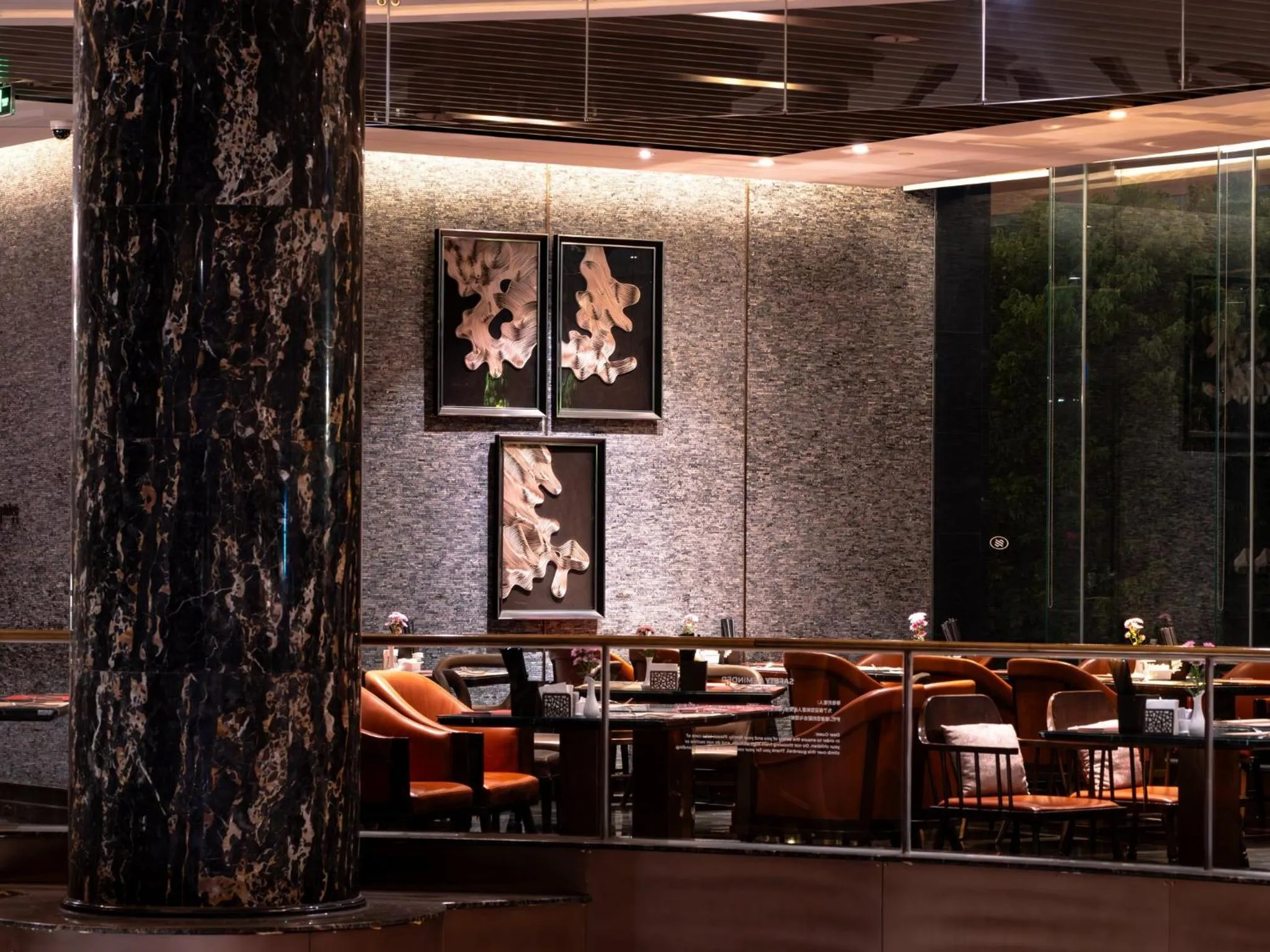 Restaurant/places to eat in Crowne Plaza Kunming City Centre by IHG