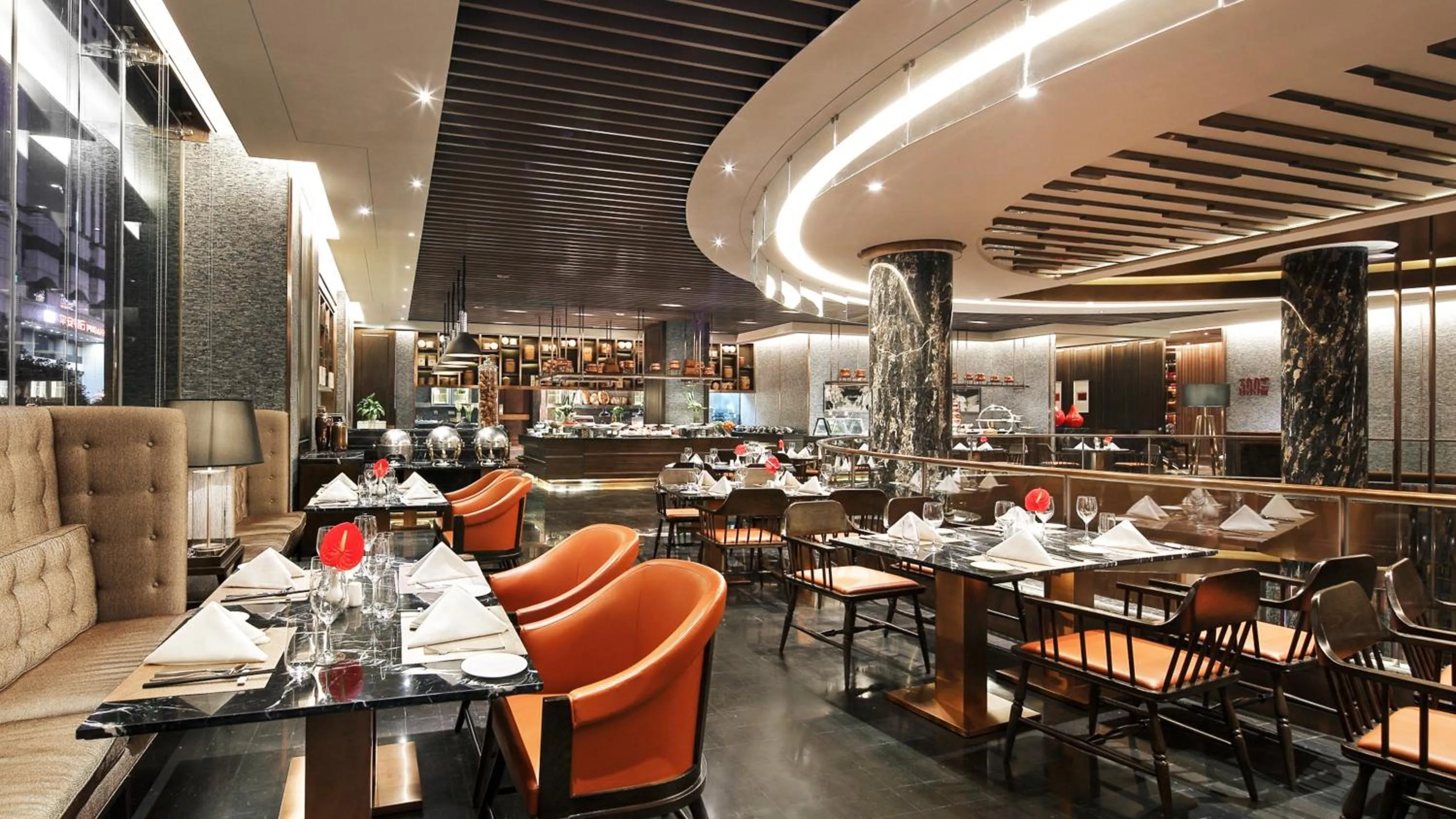 Restaurant/places to eat in Crowne Plaza Kunming City Centre by IHG