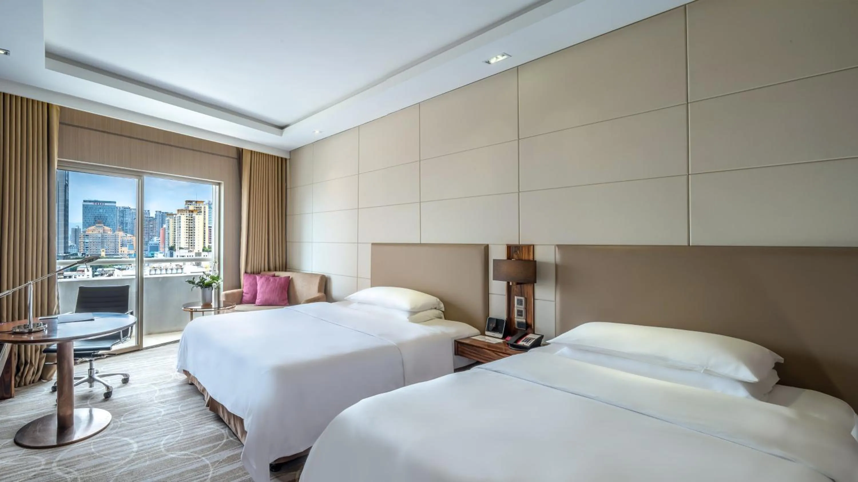 Photo of the whole room, Bed in Crowne Plaza Kunming City Centre by IHG