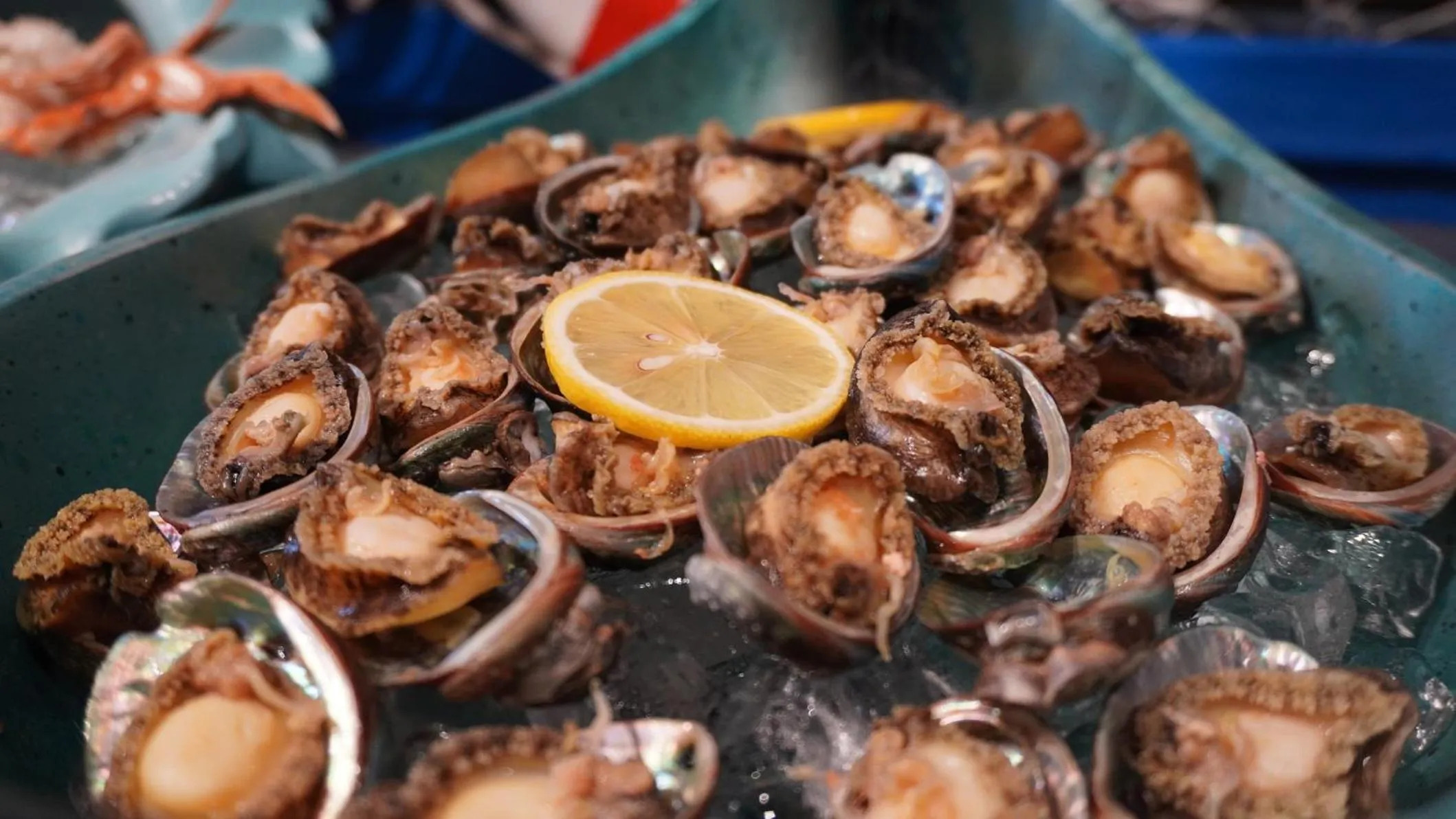 Restaurant/places to eat in Crowne Plaza Kunming City Centre by IHG