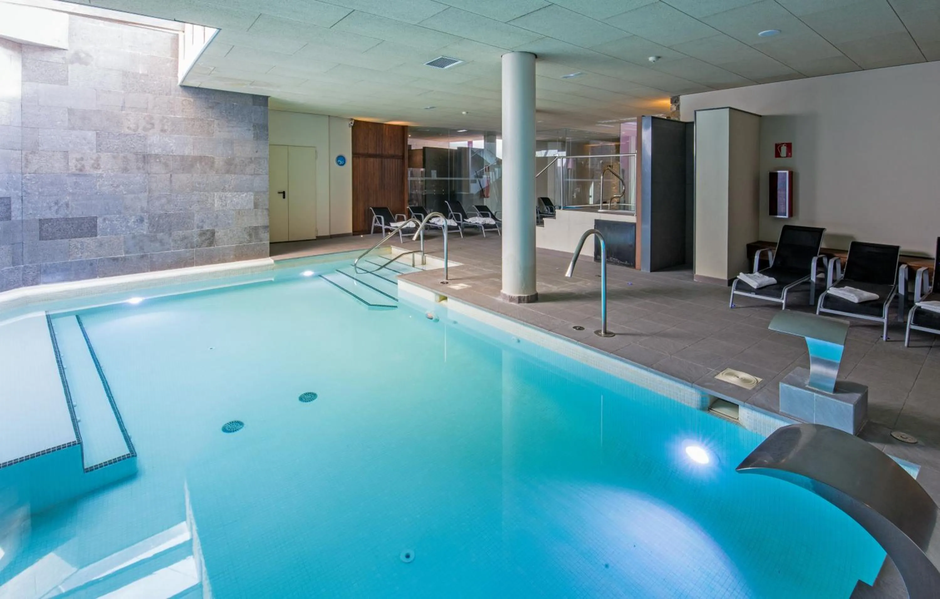 Triple Room with Spa Access in Hostal Trainera