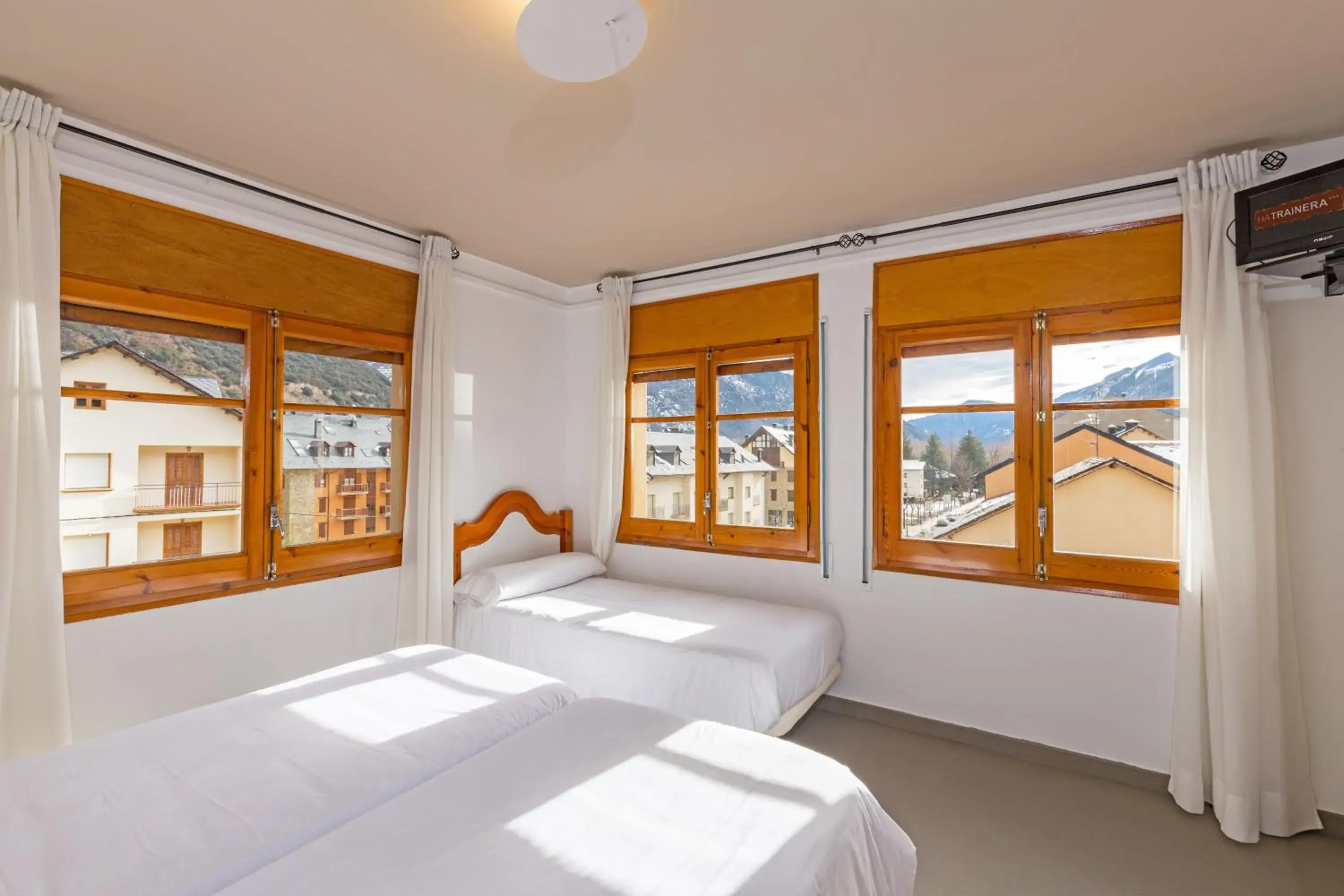 Triple Room with Spa Access in Hostal Trainera Triple Room with Spa Access in Hostal Trainera