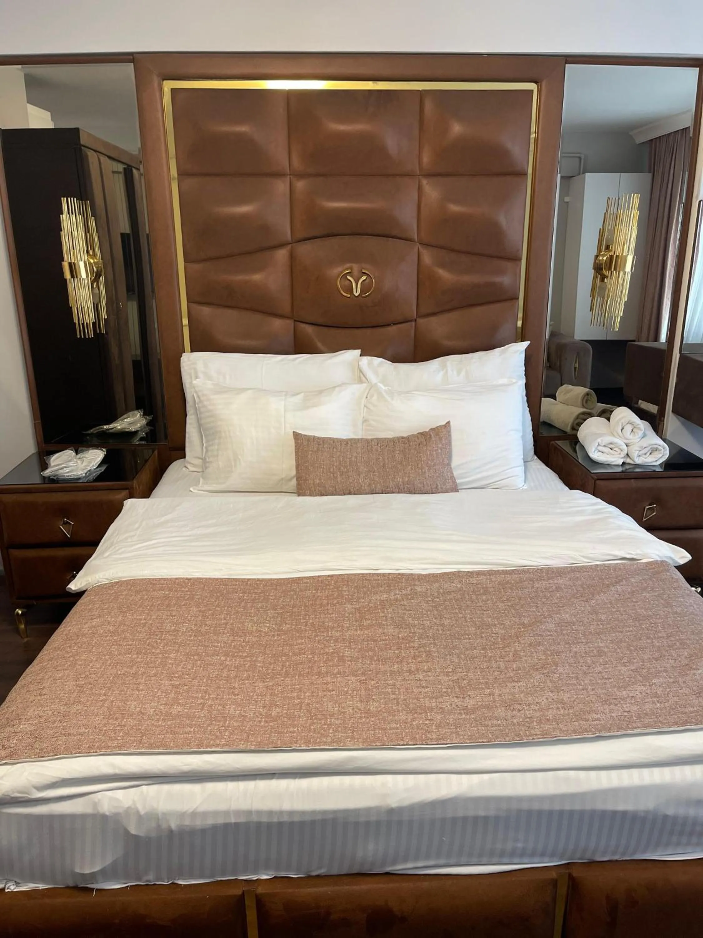 Bed in Aymira Suite Hotel