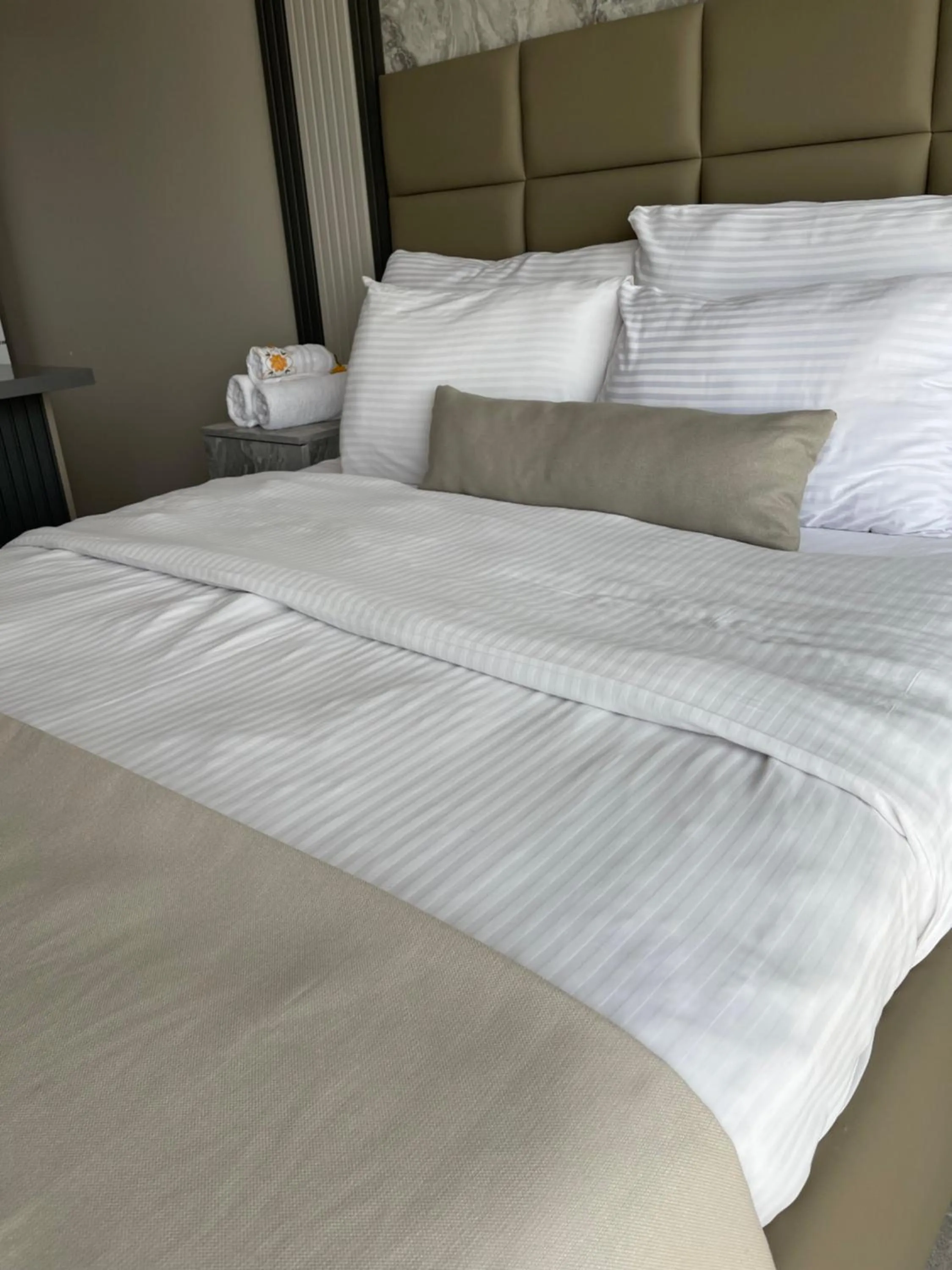 Bed in Aymira Suite Hotel