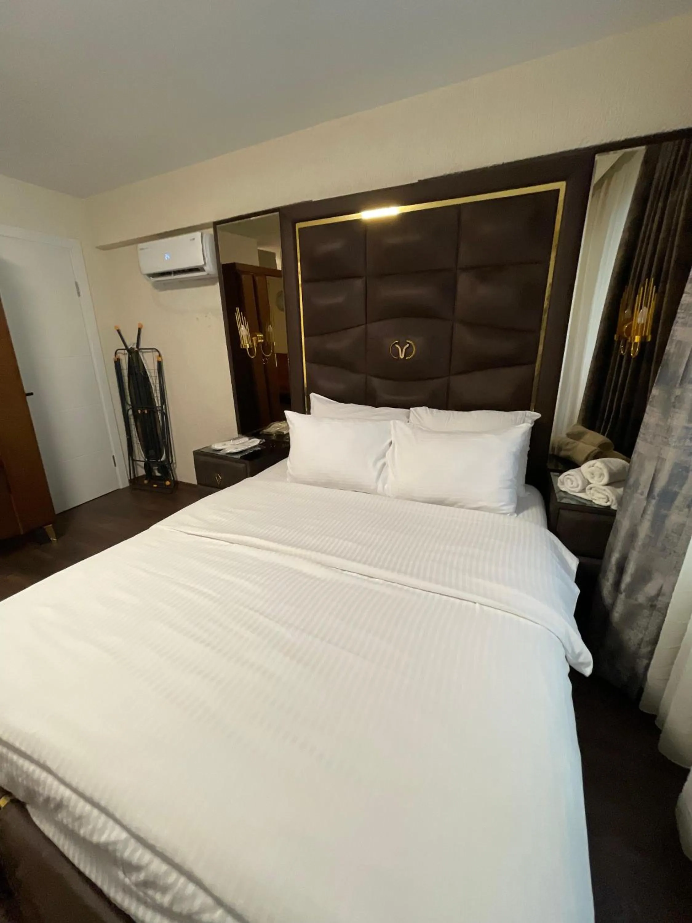 Bed in Aymira Suite Hotel