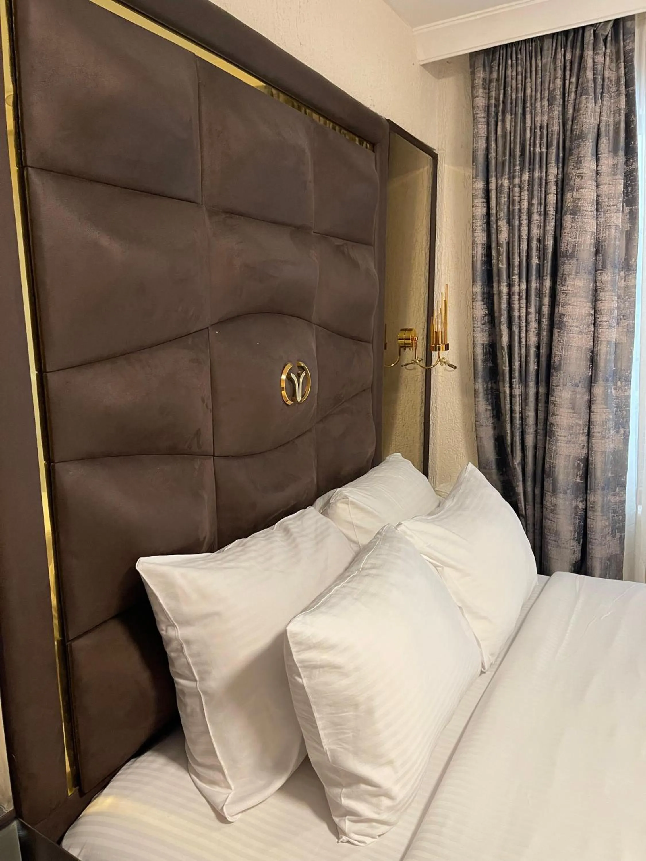 Bed in Aymira Suite Hotel