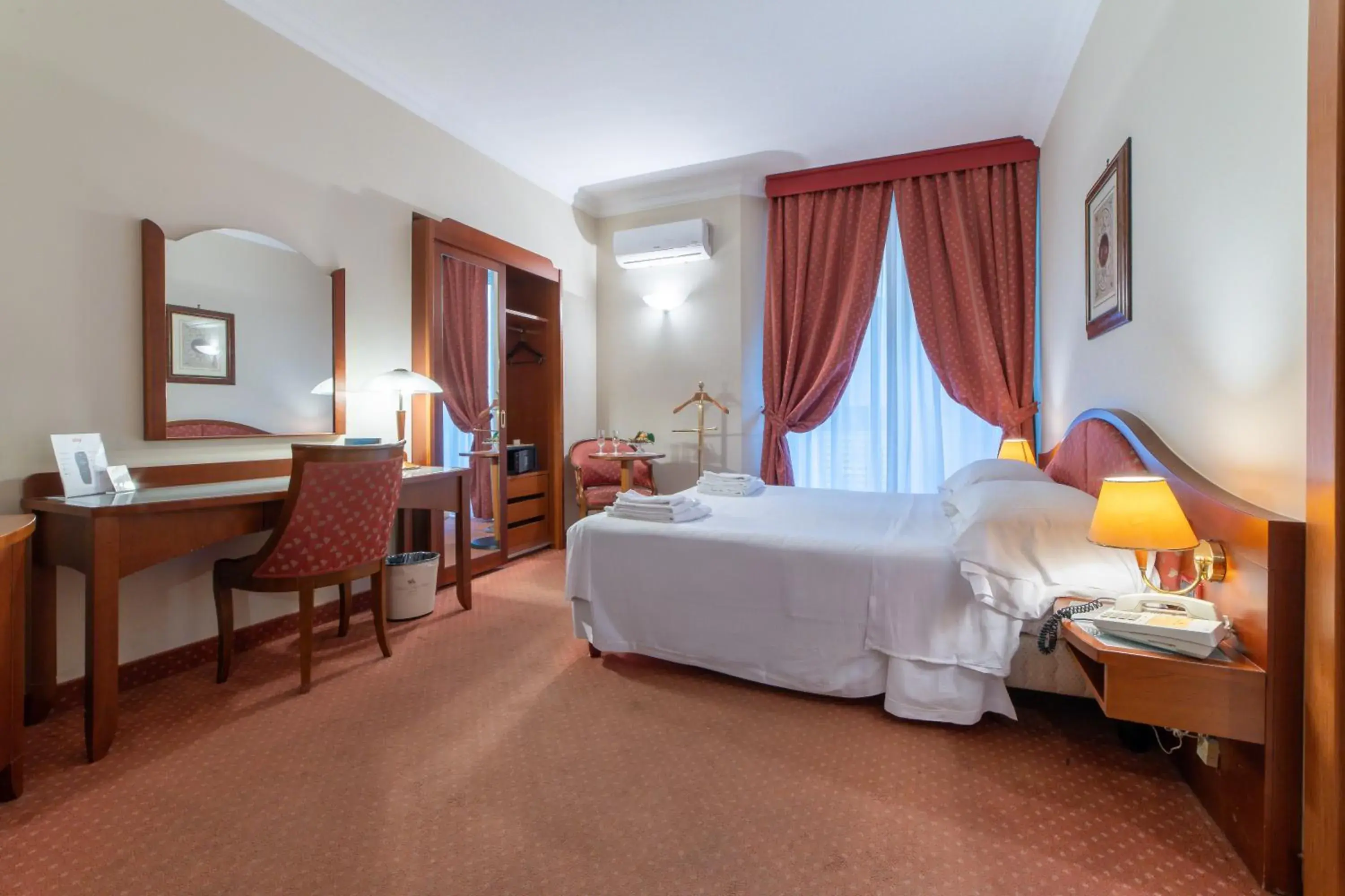 Double or Twin Room - single occupancy in Massimo Plaza Hotel Double or Twin Room - single occupancy in Massimo Plaza Hotel