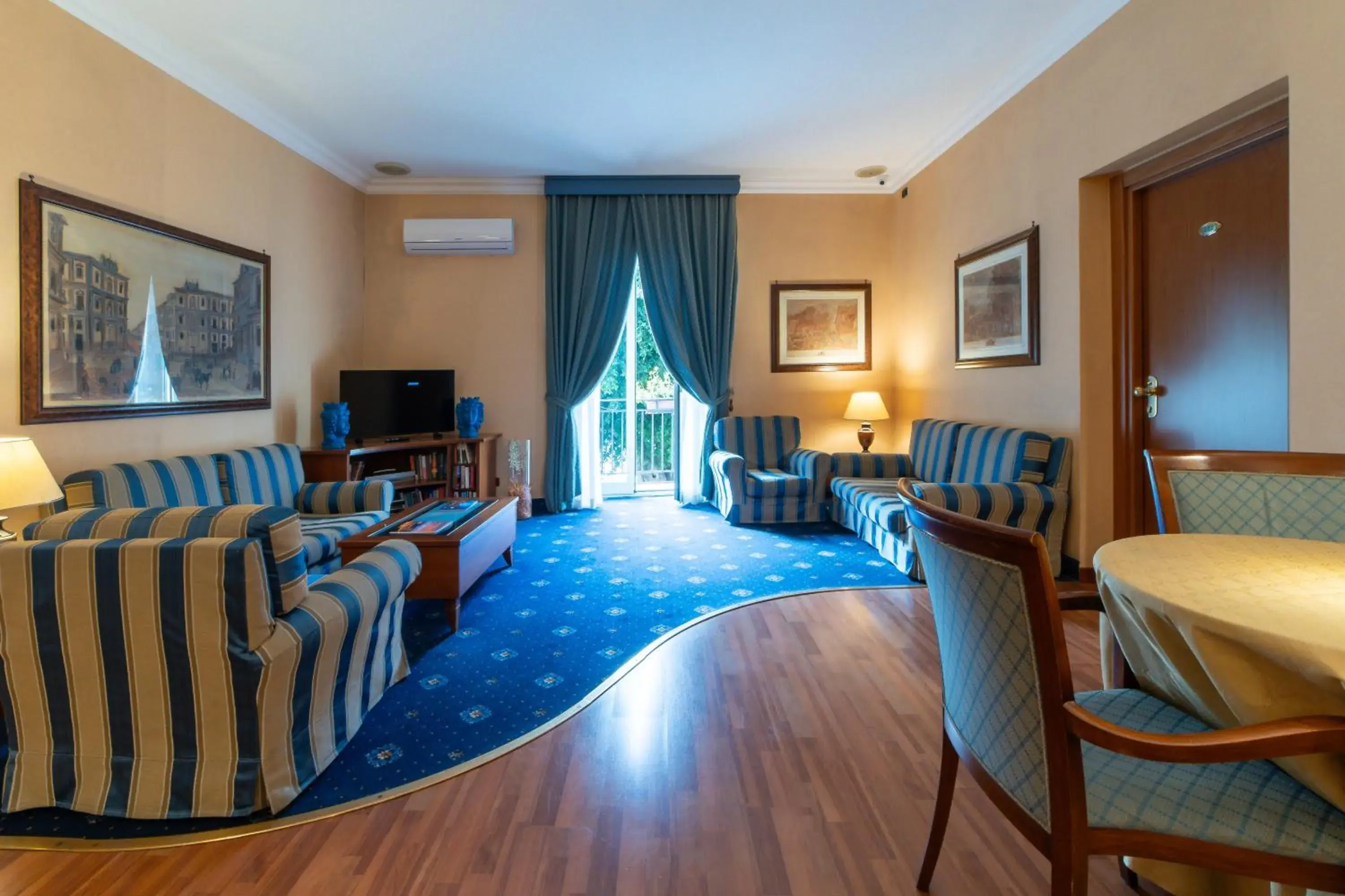 Lobby or reception in Massimo Plaza Hotel Lobby or reception in Massimo Plaza Hotel