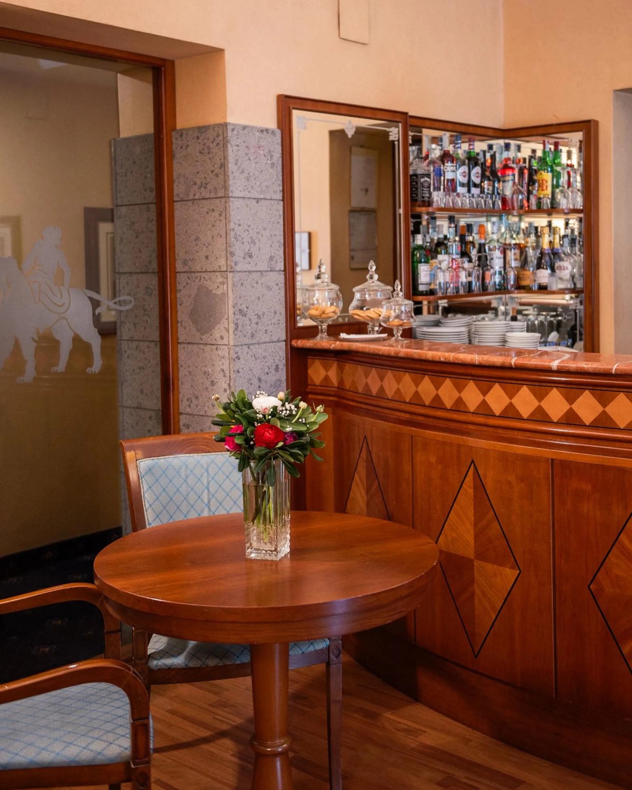 Lounge or bar in Massimo Plaza Hotel