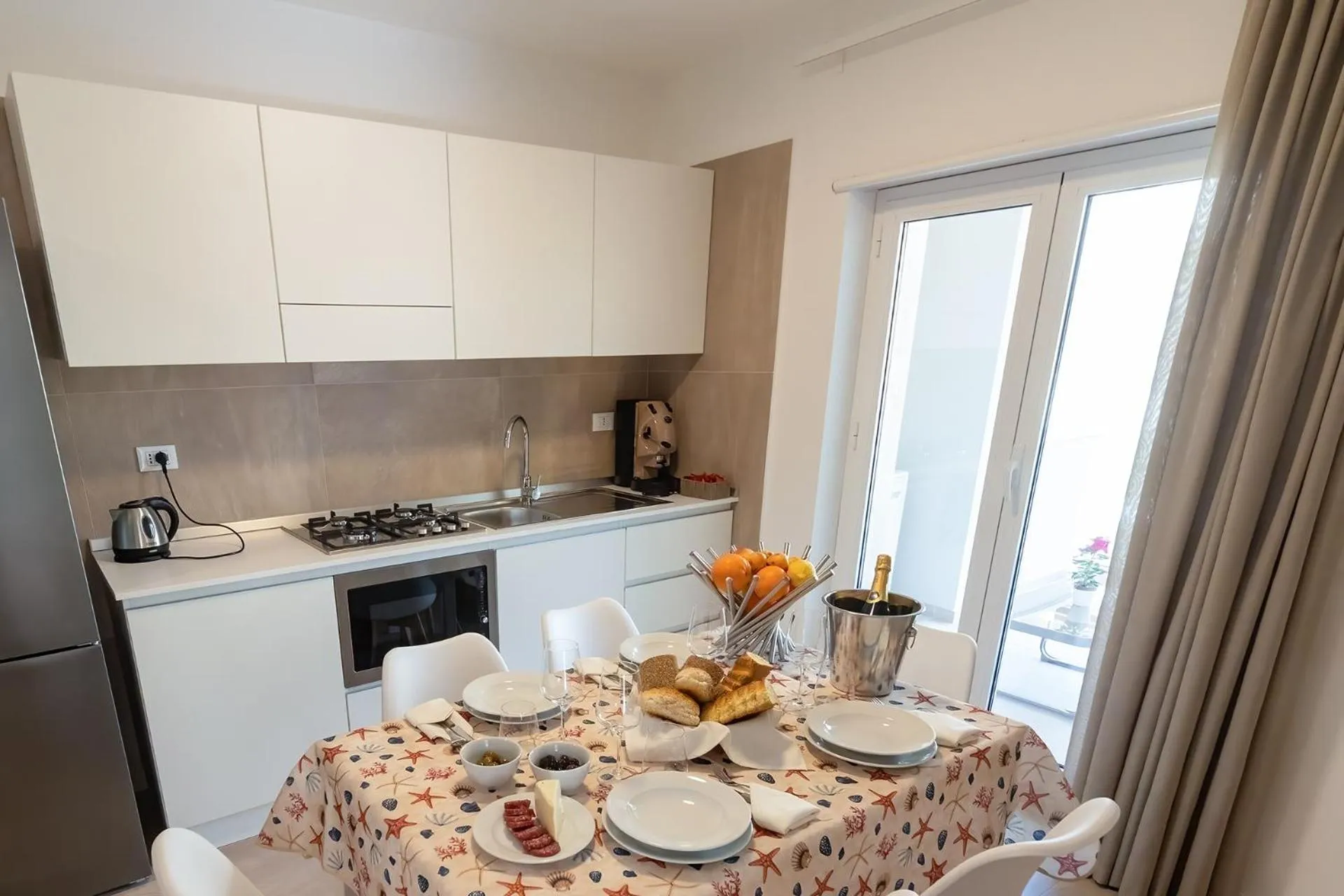 Dining area in Alta Marea Sea Apartments