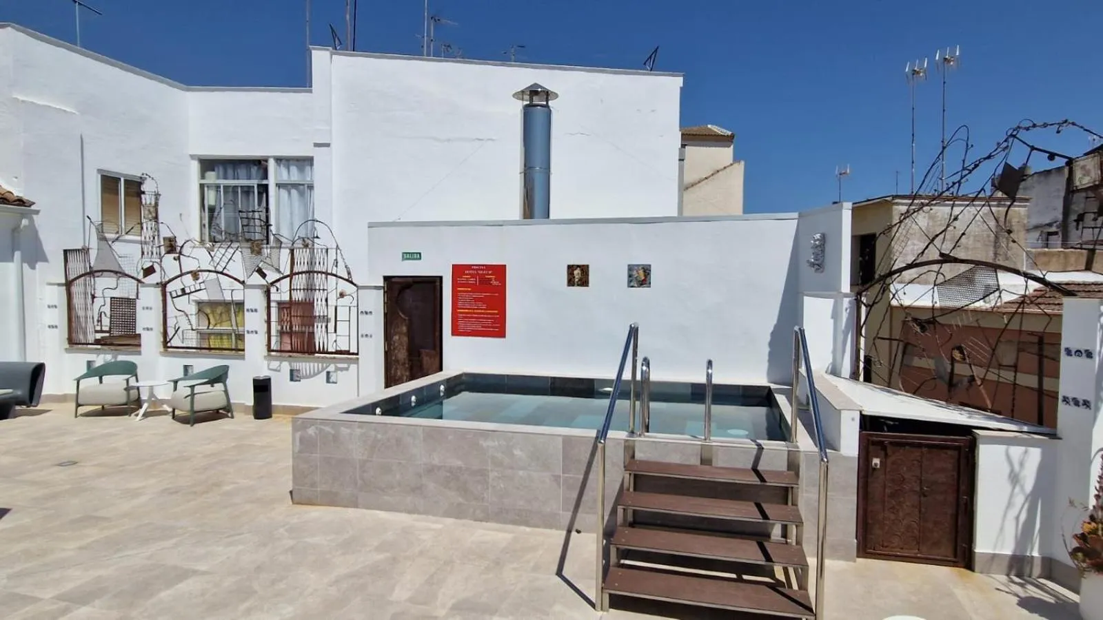 Swimming pool in Hotel Oleum - Parking Gratuito bajo disponibilidad y reserva previa