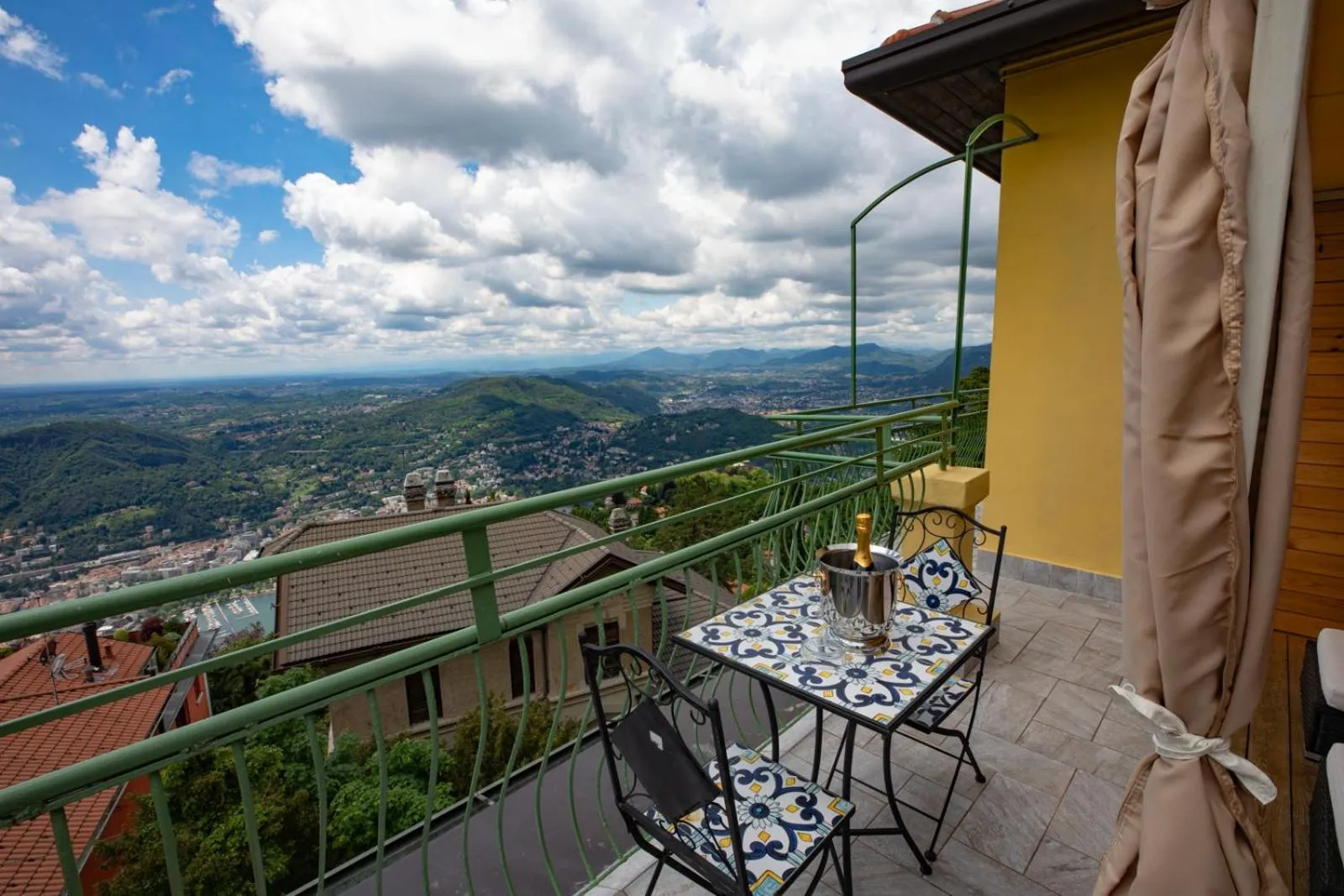 Balcony/Terrace in Hotel Vista Lago Como