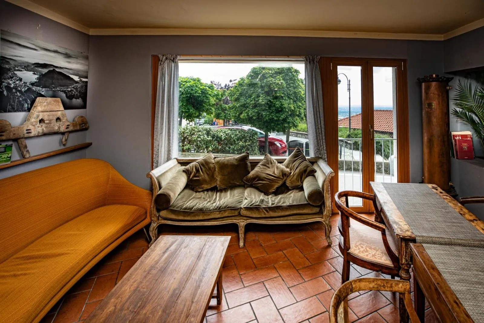 Seating area in Hotel Vista Lago Como