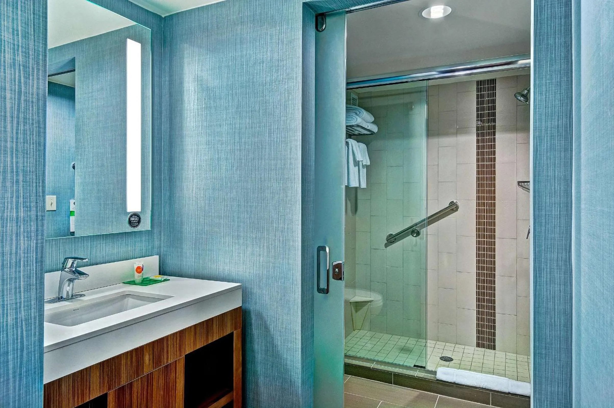 Bathroom in Hyatt Place Fredericksburg at Mary Washington