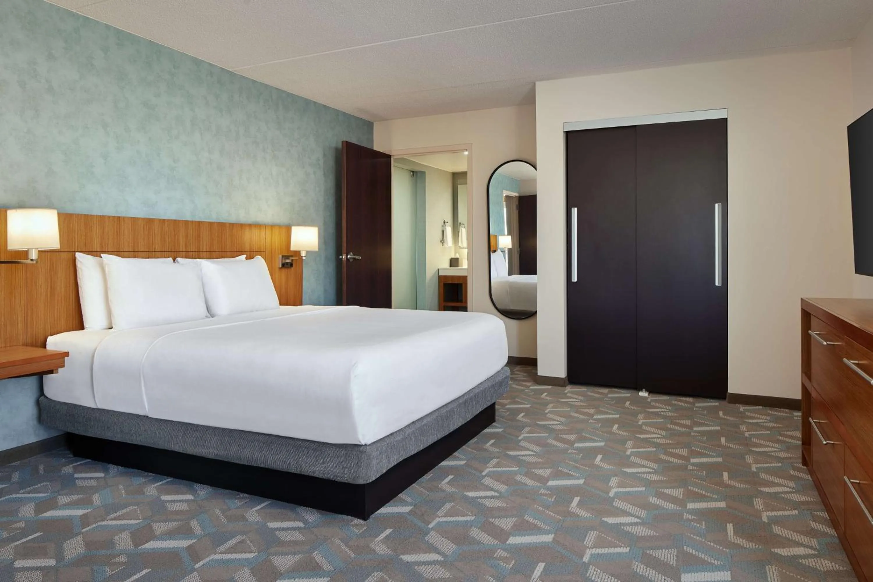 Photo of the whole room in Hyatt Place Fredericksburg at Mary Washington