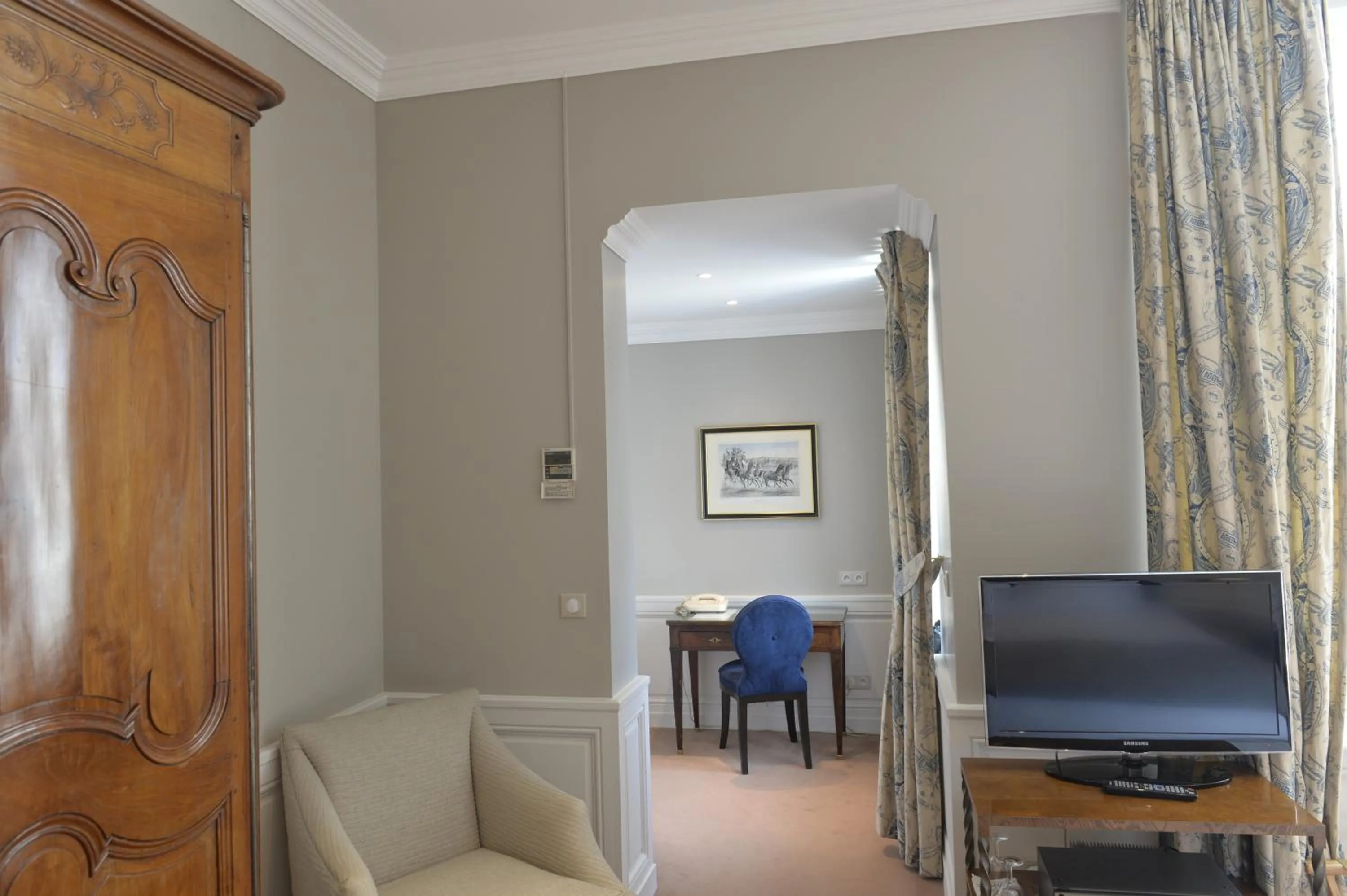 Decorative detail in Hôtel de Londres