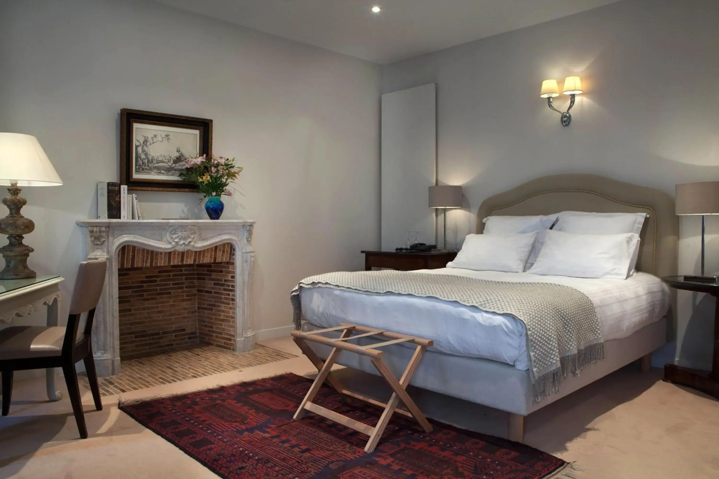 Photo of the whole room, Bed in Hôtel de Londres Photo of the whole room, Bed in Hôtel de Londres