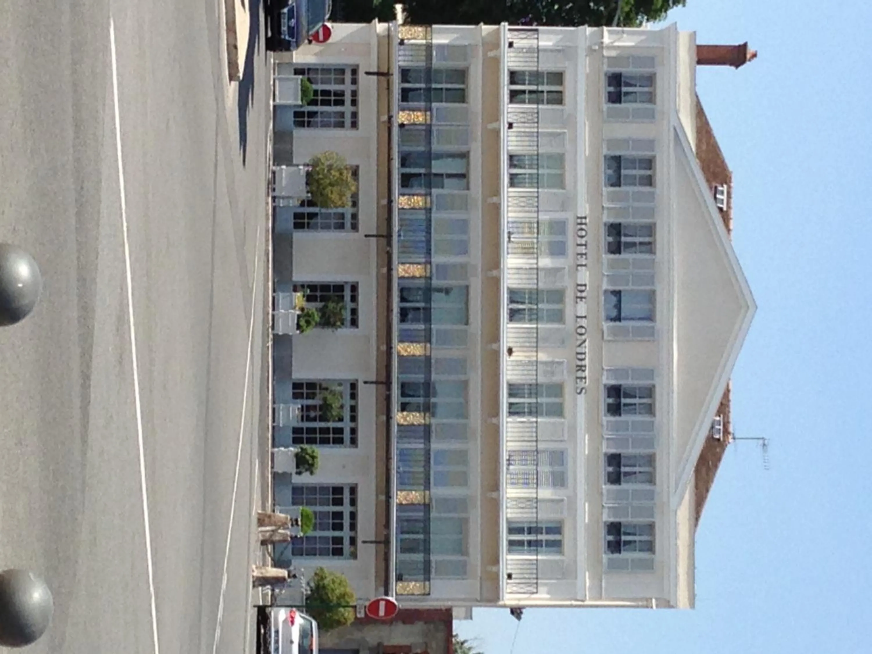 Facade/entrance in Hôtel de Londres