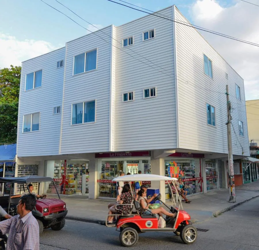 Property building in Tropical Breeze Apartamentos