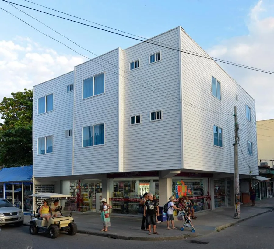 Property building in Tropical Breeze Apartamentos