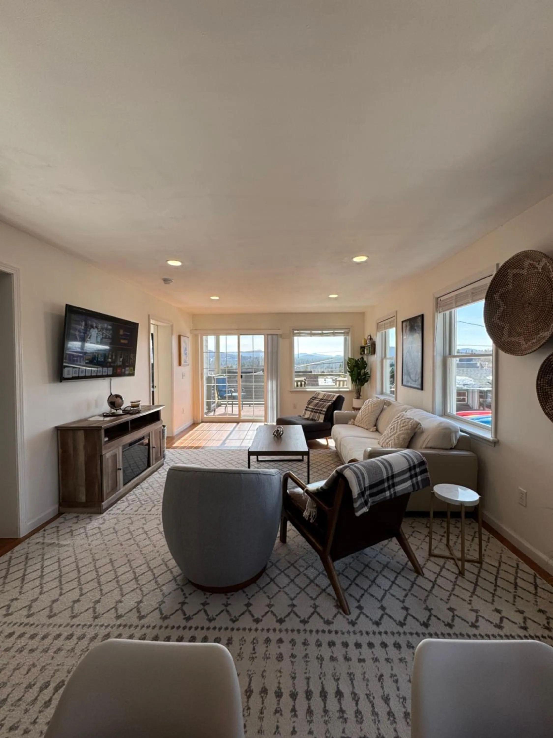 Living room, Bed in Central Lake Placid Mountain Views