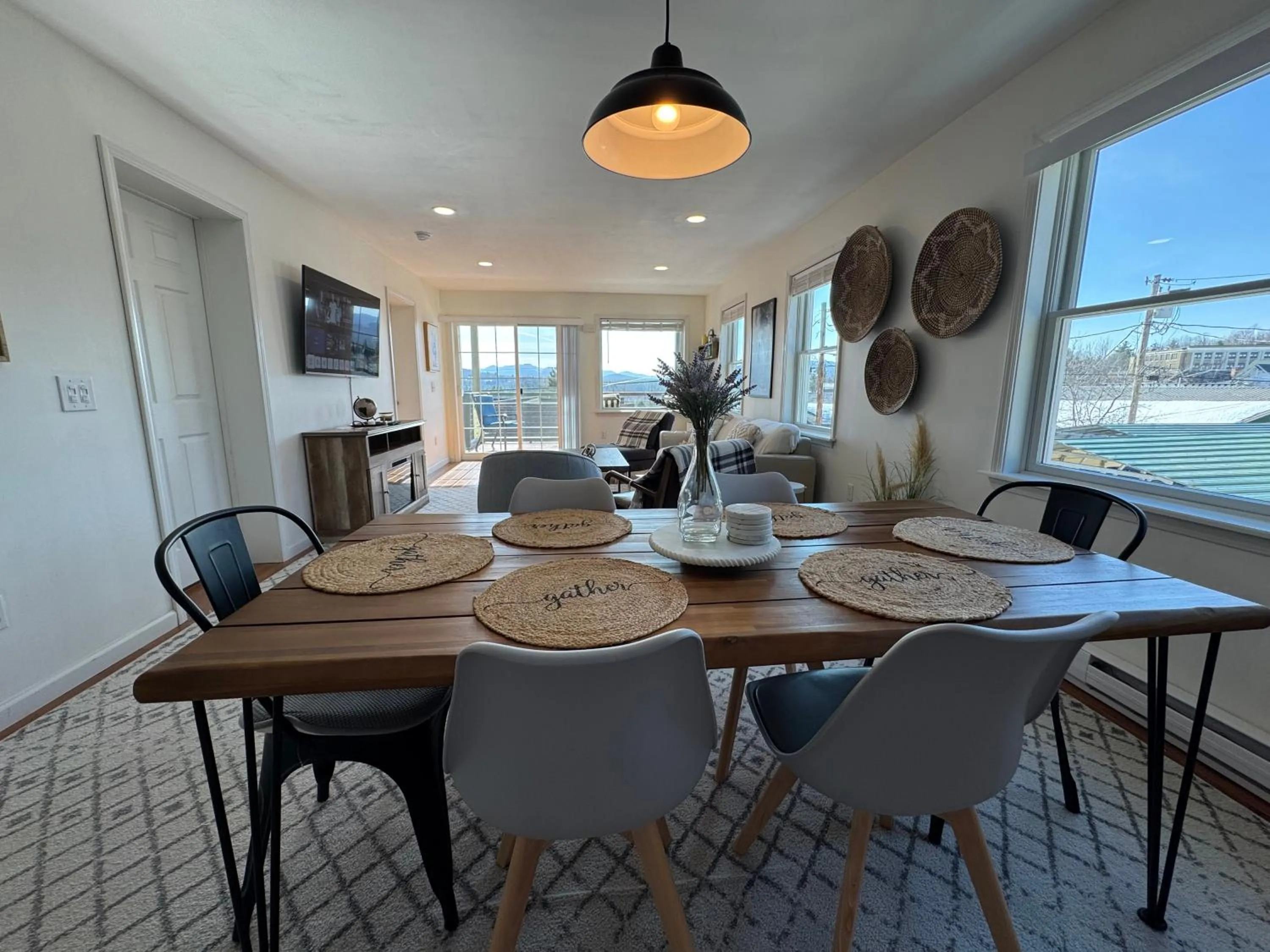 Communal lounge/ TV room in Central Lake Placid Mountain Views