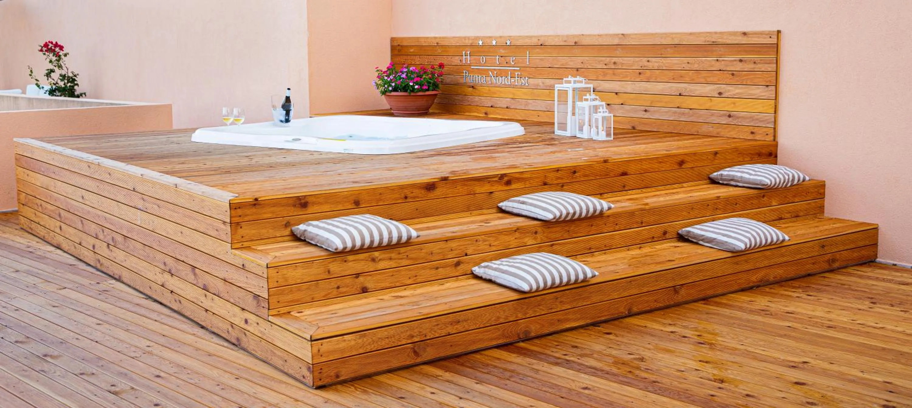 Hot Tub in Hotel Punta Nord Est