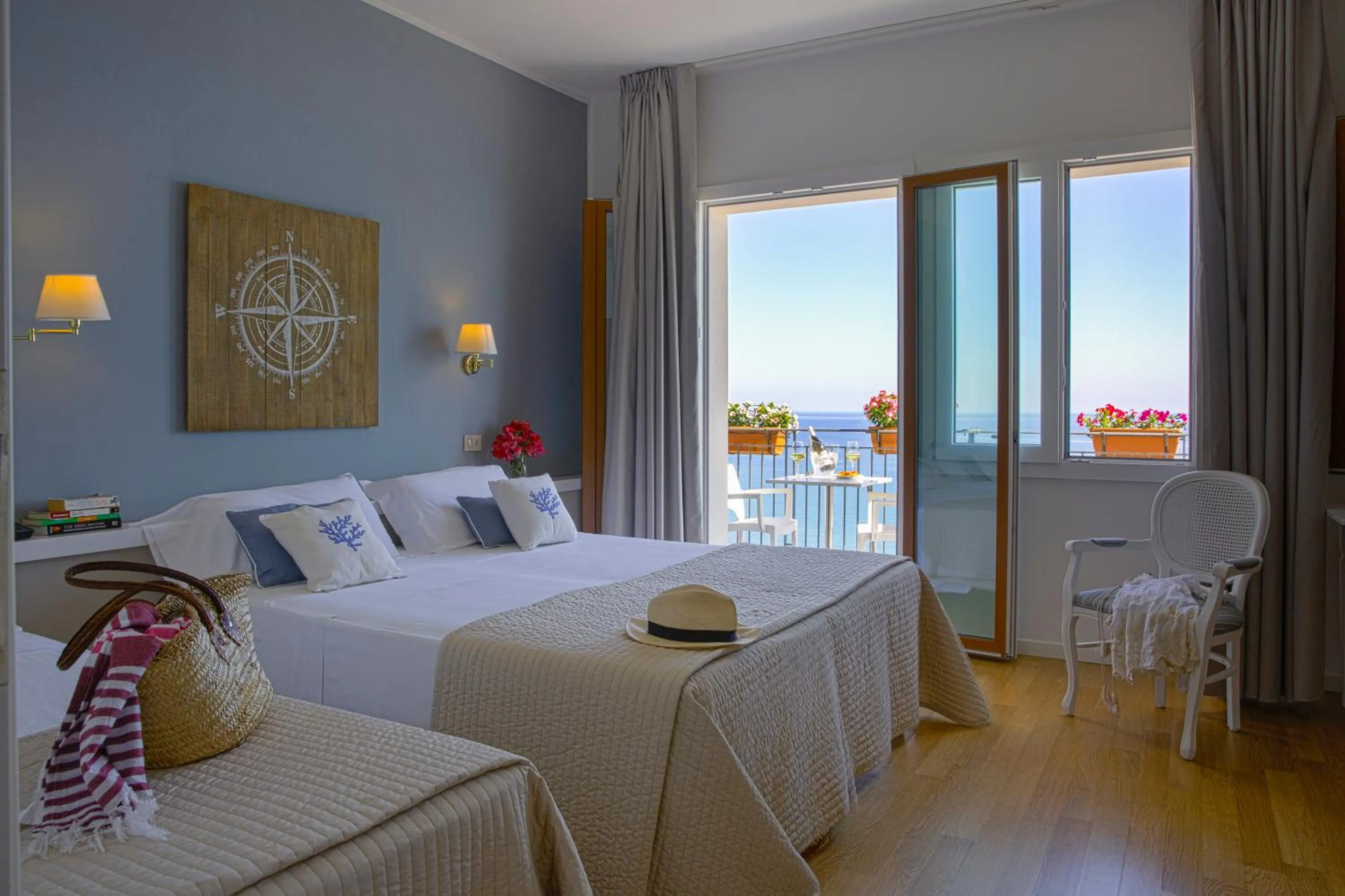 Sea view, Bed in Hotel Punta Nord Est