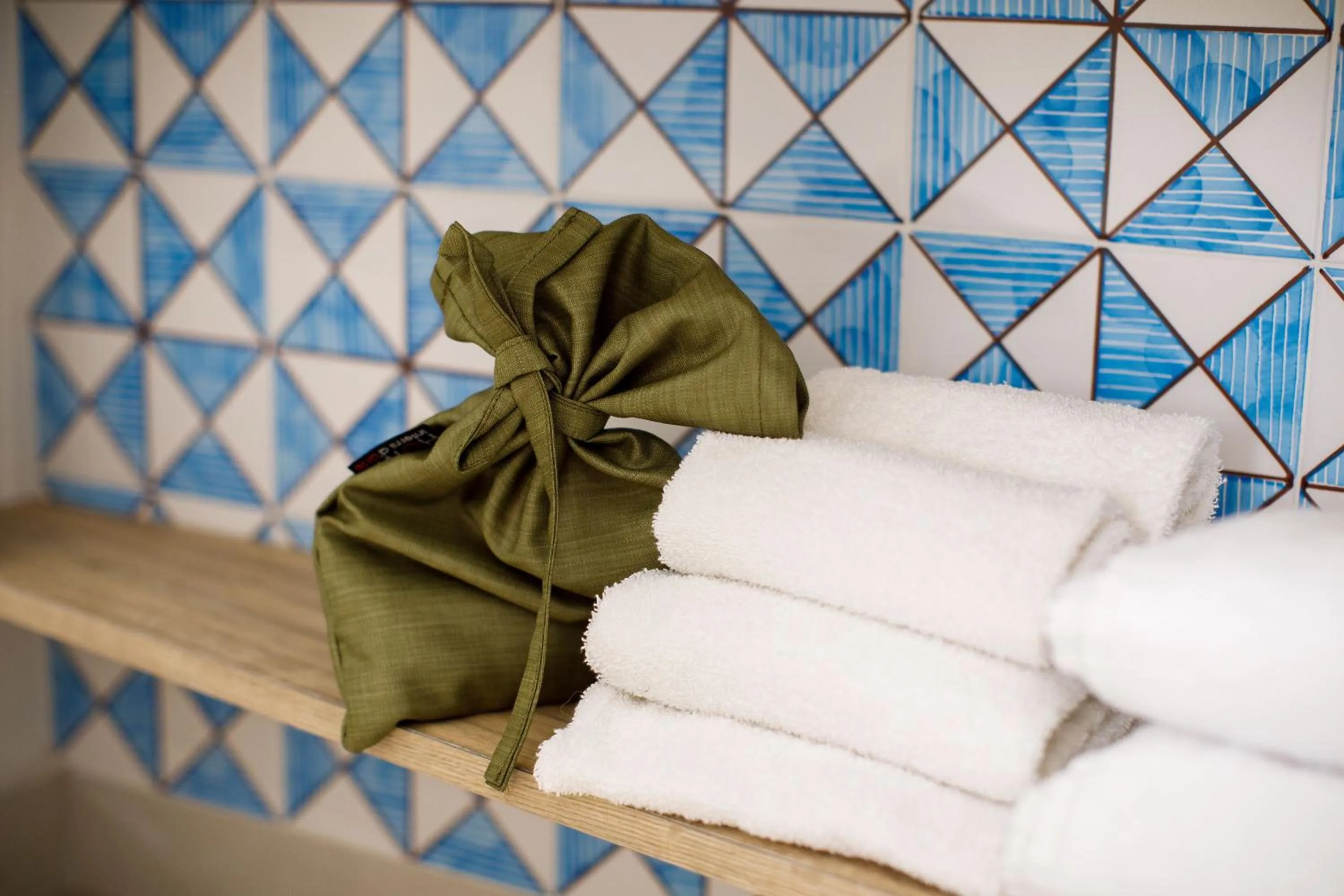 Bathroom, Bed in MelRose Sorrento