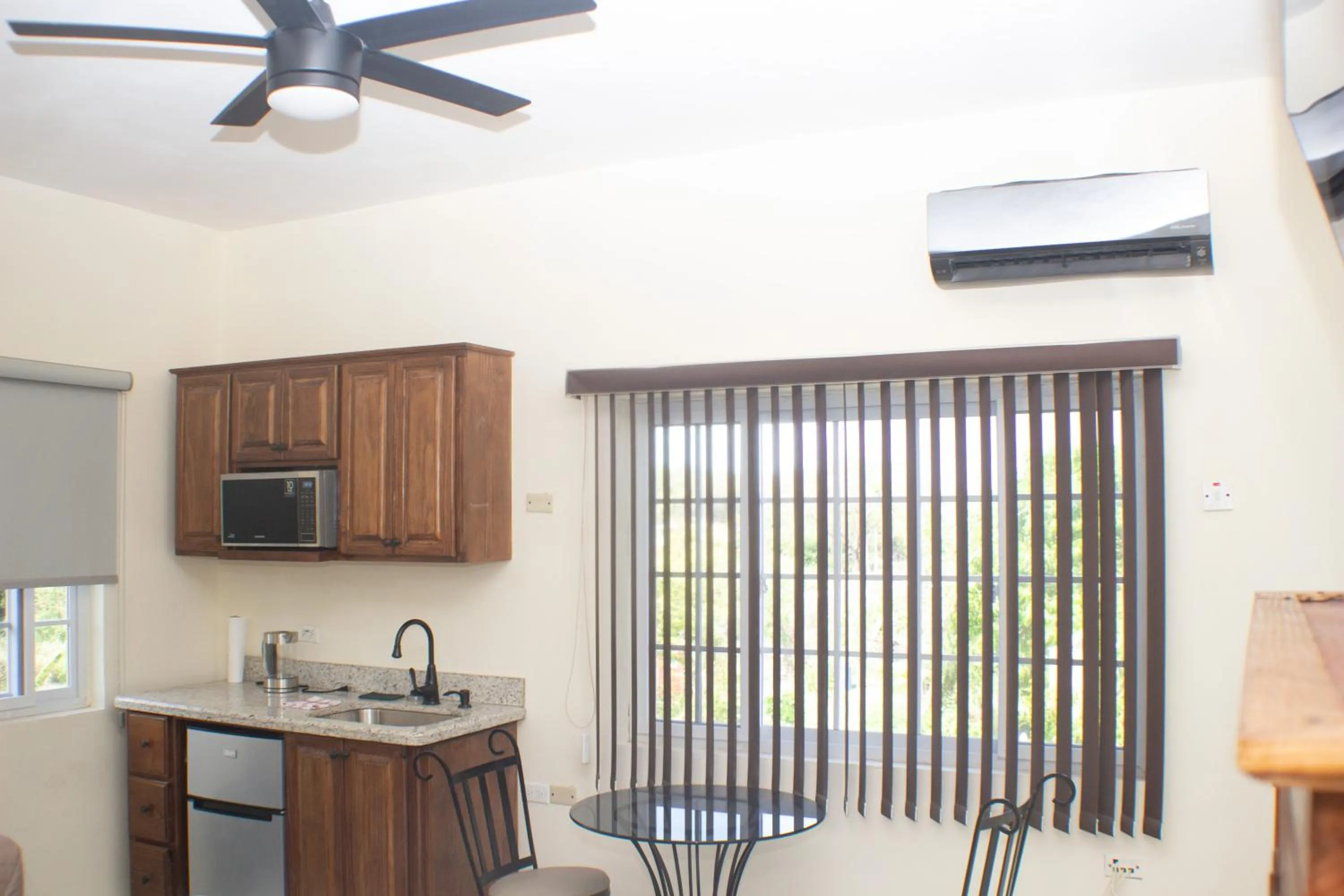 Kitchen or kitchenette in The Vista Inn