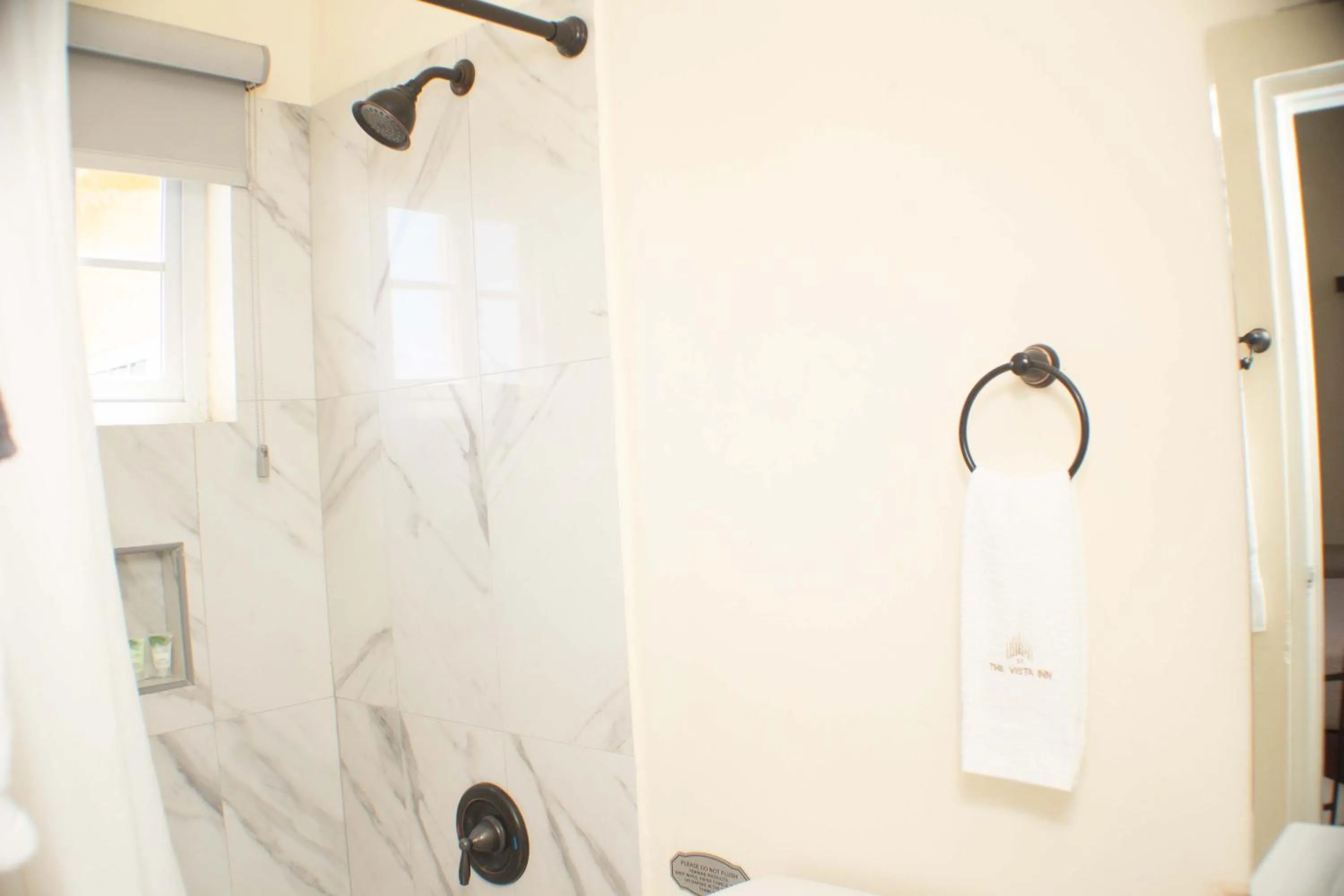 Shower in The Vista Inn