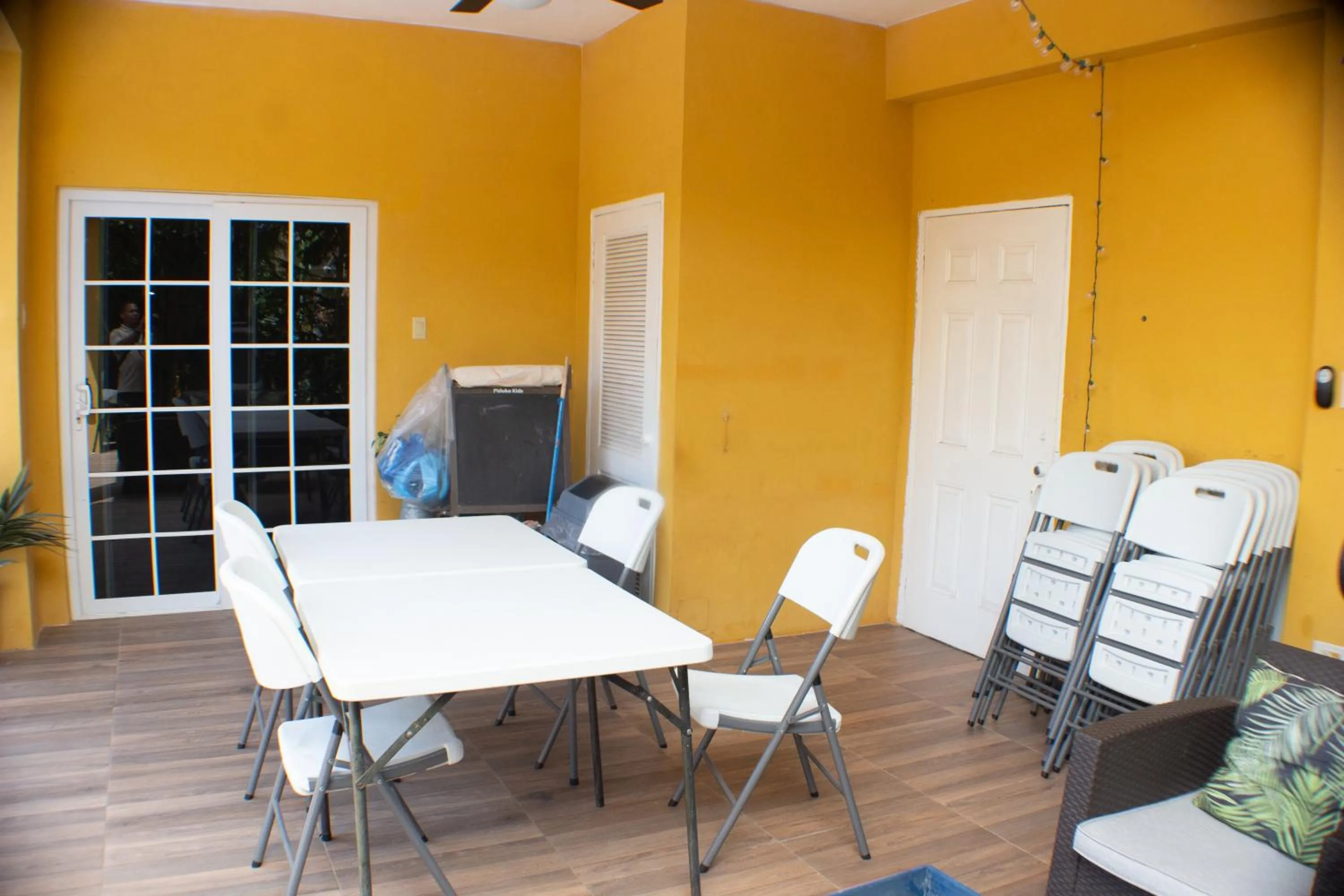 Dining area in The Vista Inn