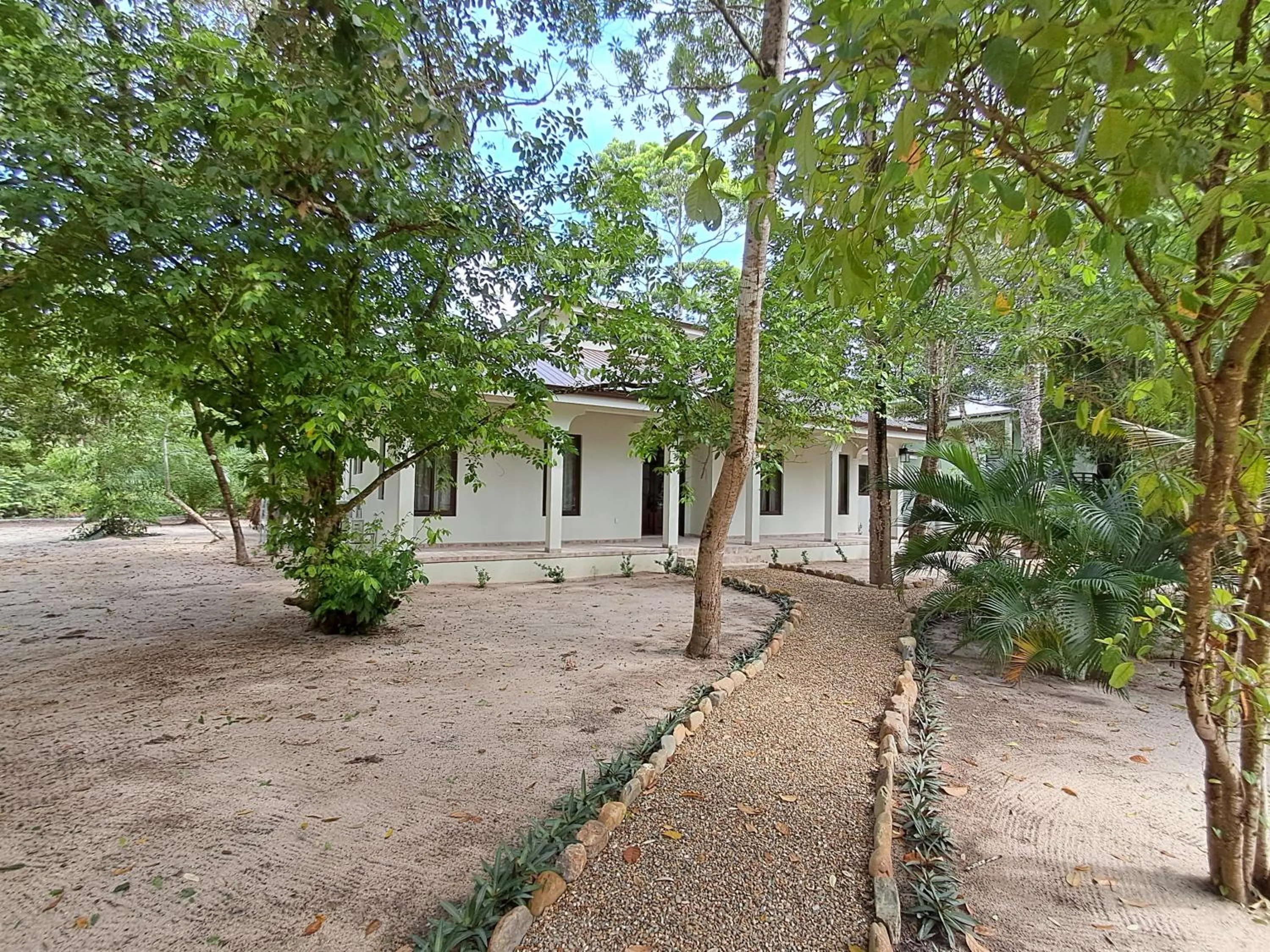 Property building in Ceiba Beach Resort