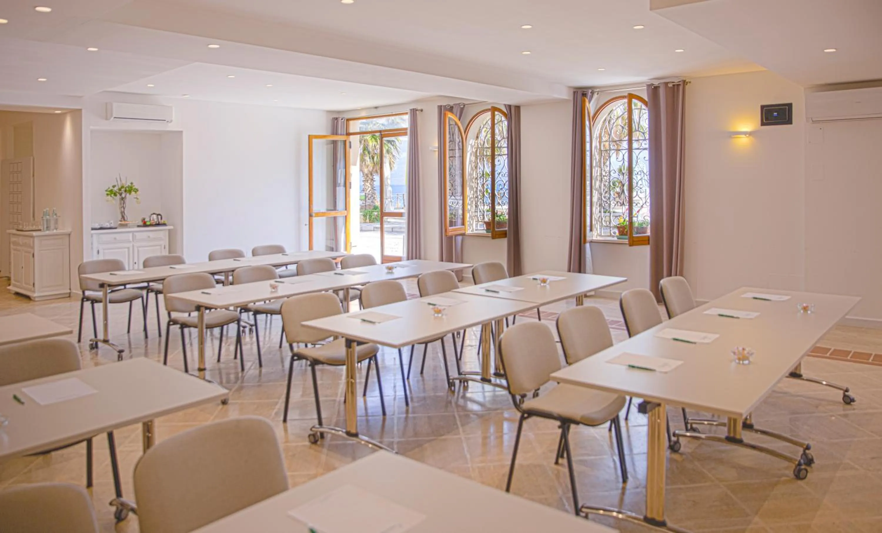 Meeting/conference room in Hotel Al Madarig