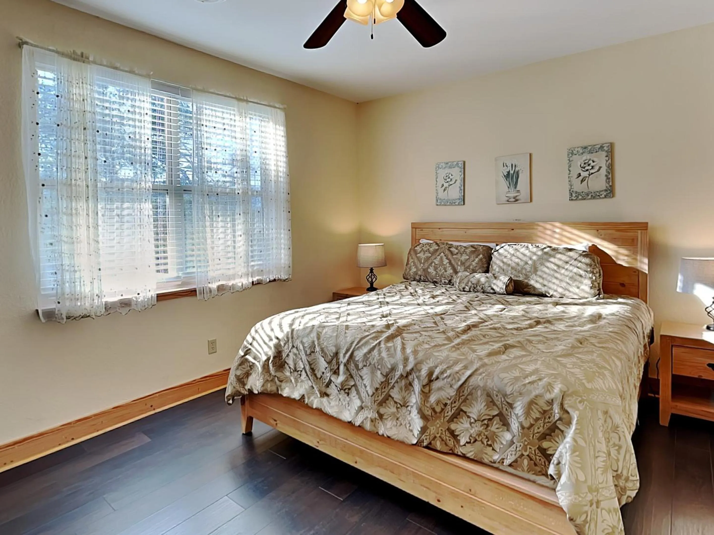 Bed in Mountain Sanctuary 3204