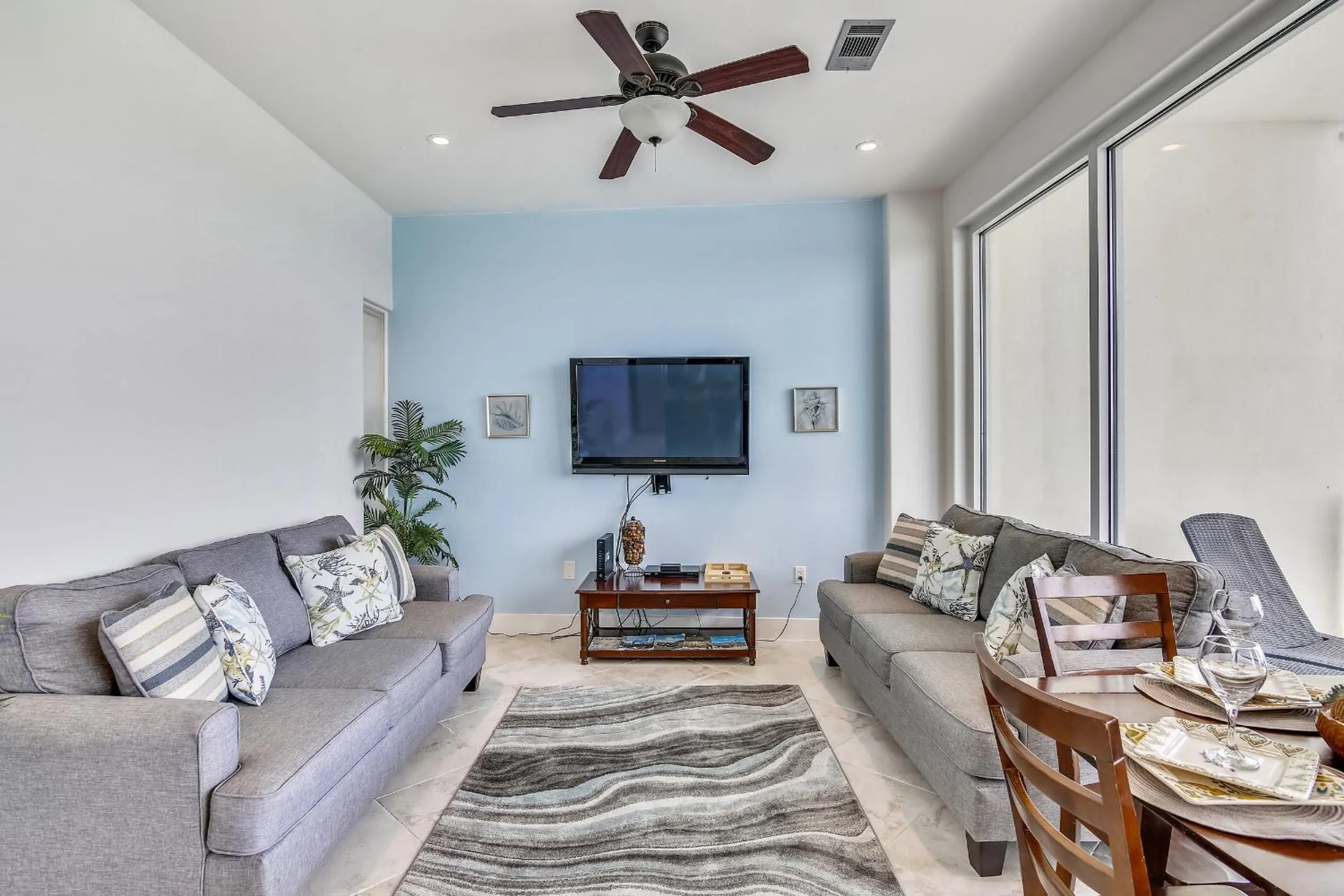 Living room in Diamond Beach 312-Island Jewel