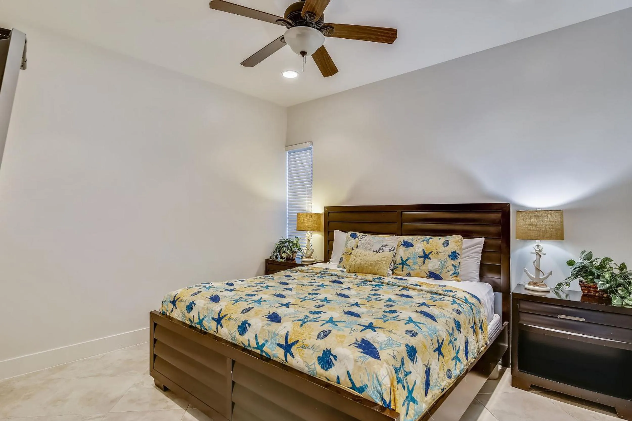 Bedroom, Bed in Diamond Beach 312-Island Jewel