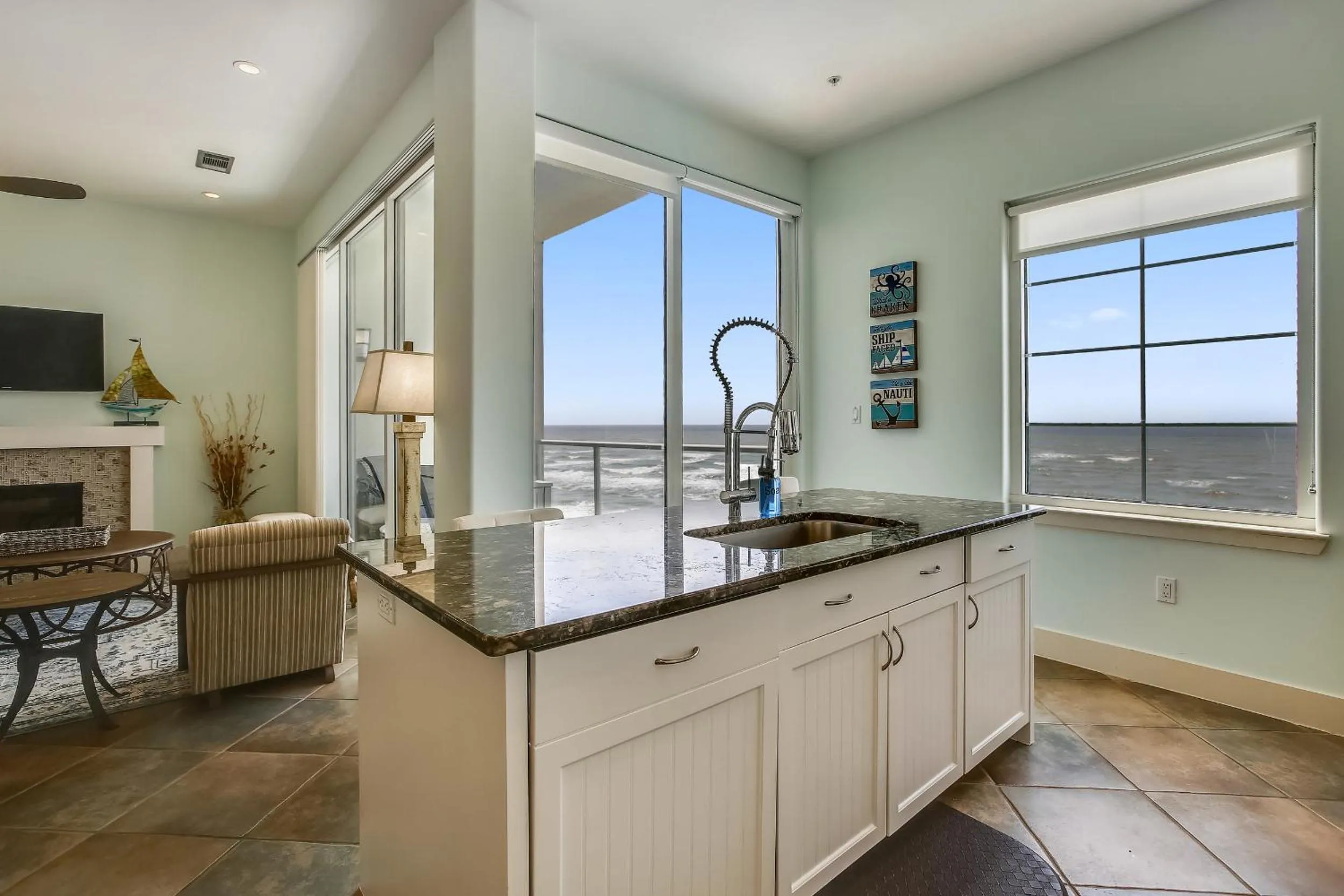 Kitchen or kitchenette in Diamond Beach 608-Blue Lagoon