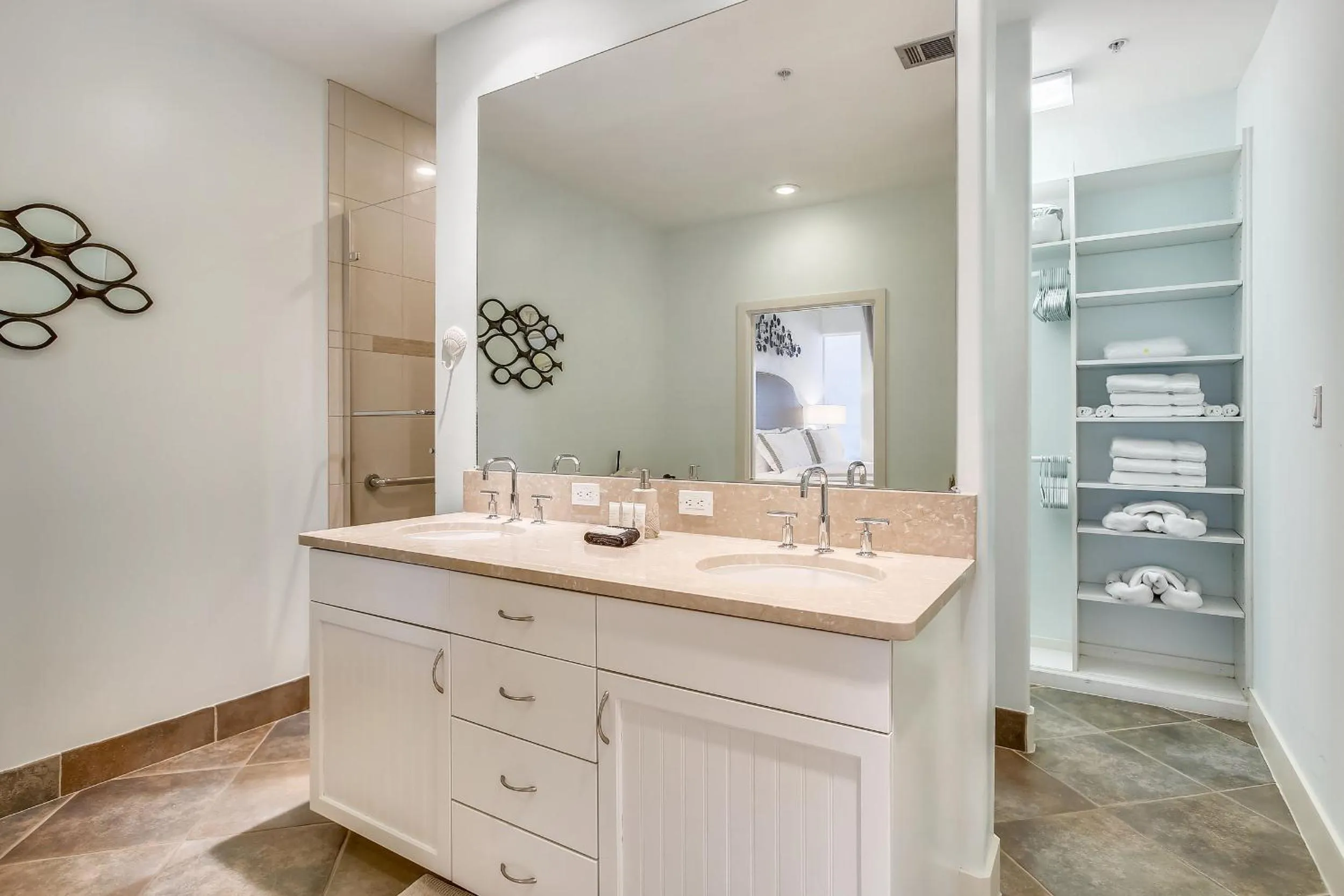 Kitchen or kitchenette in Diamond Beach 608-Blue Lagoon