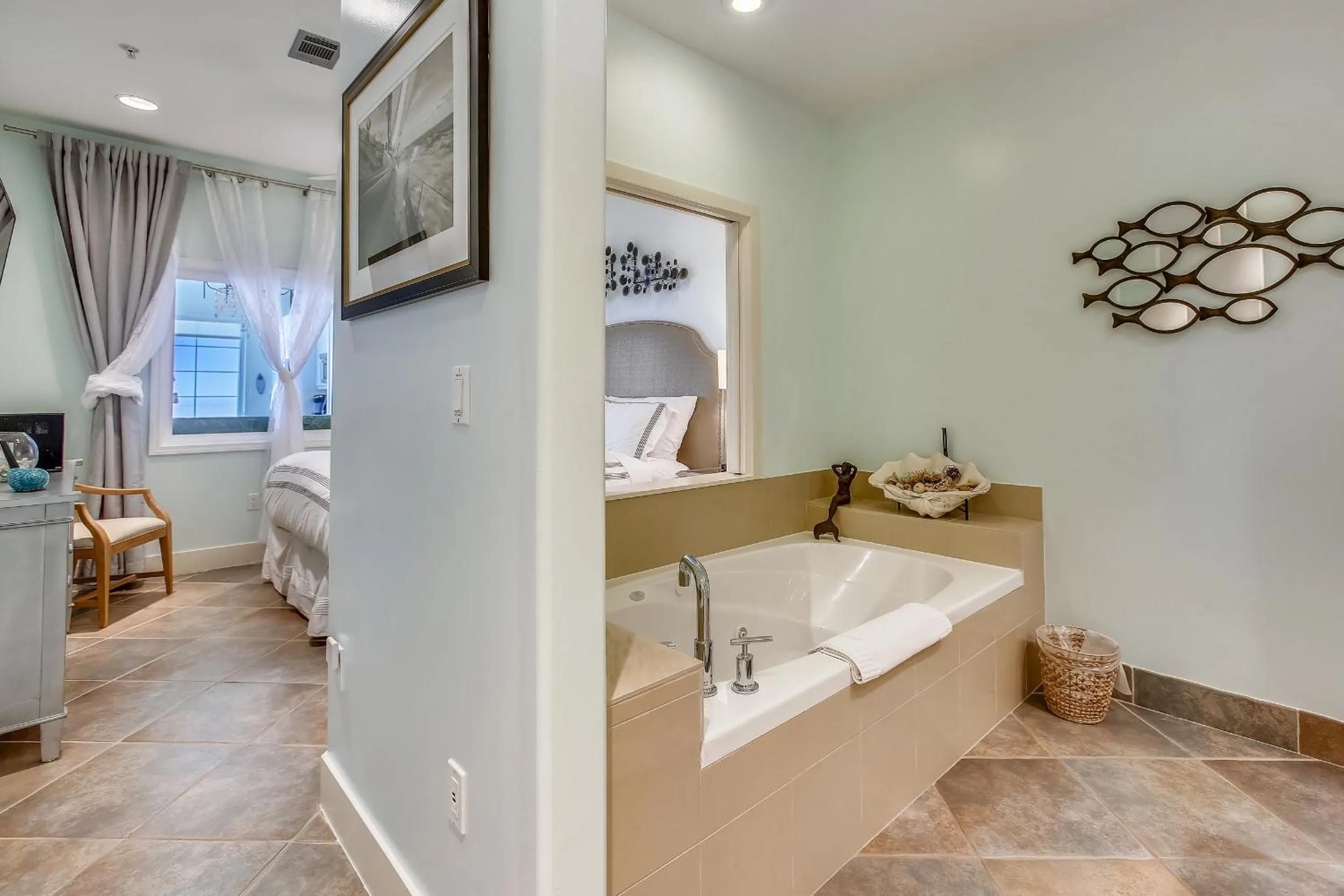 Property building, Bed in Diamond Beach 608-Blue Lagoon